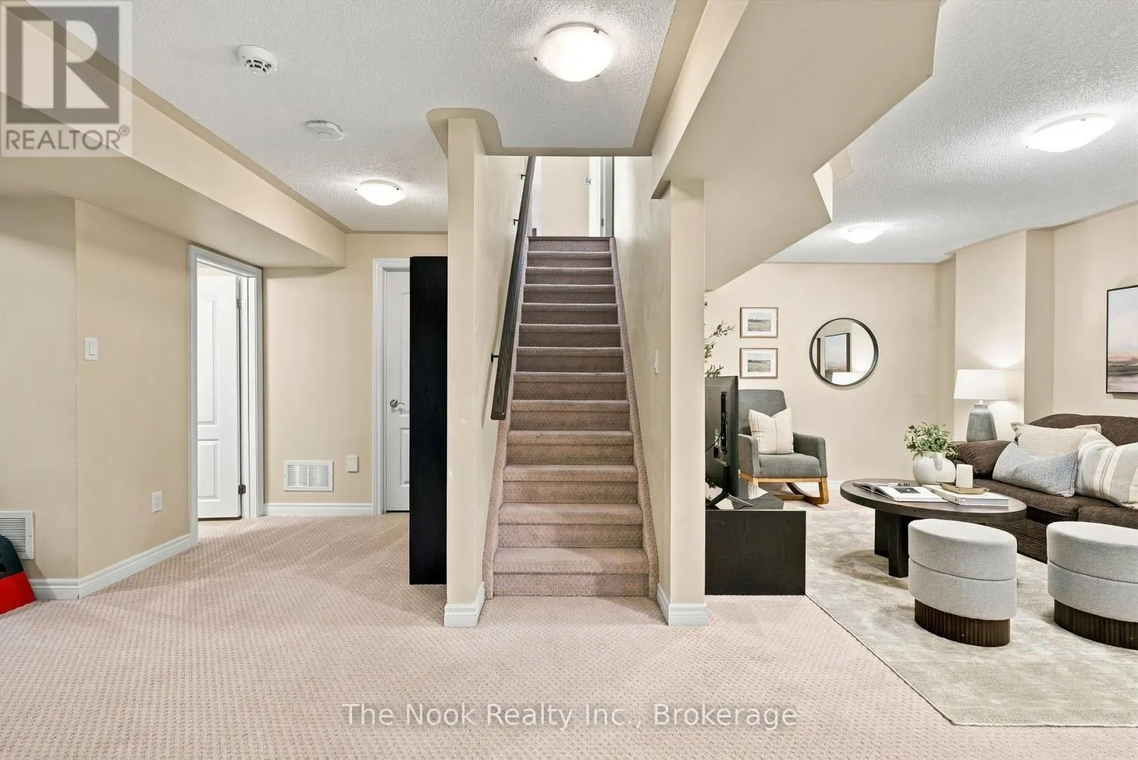 966 HINTERLAND COURT