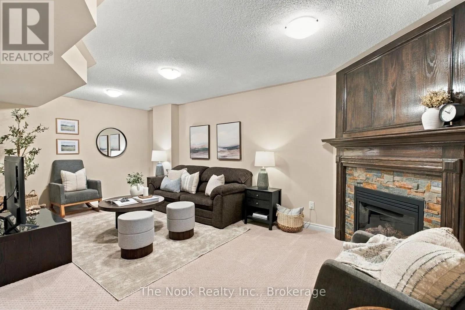 966 HINTERLAND COURT