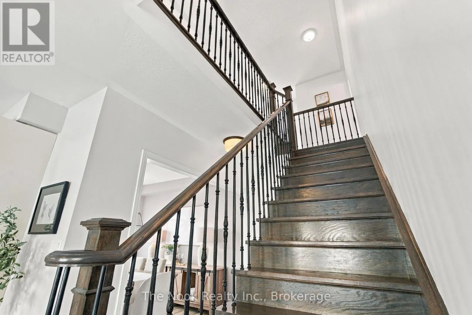 966 HINTERLAND COURT