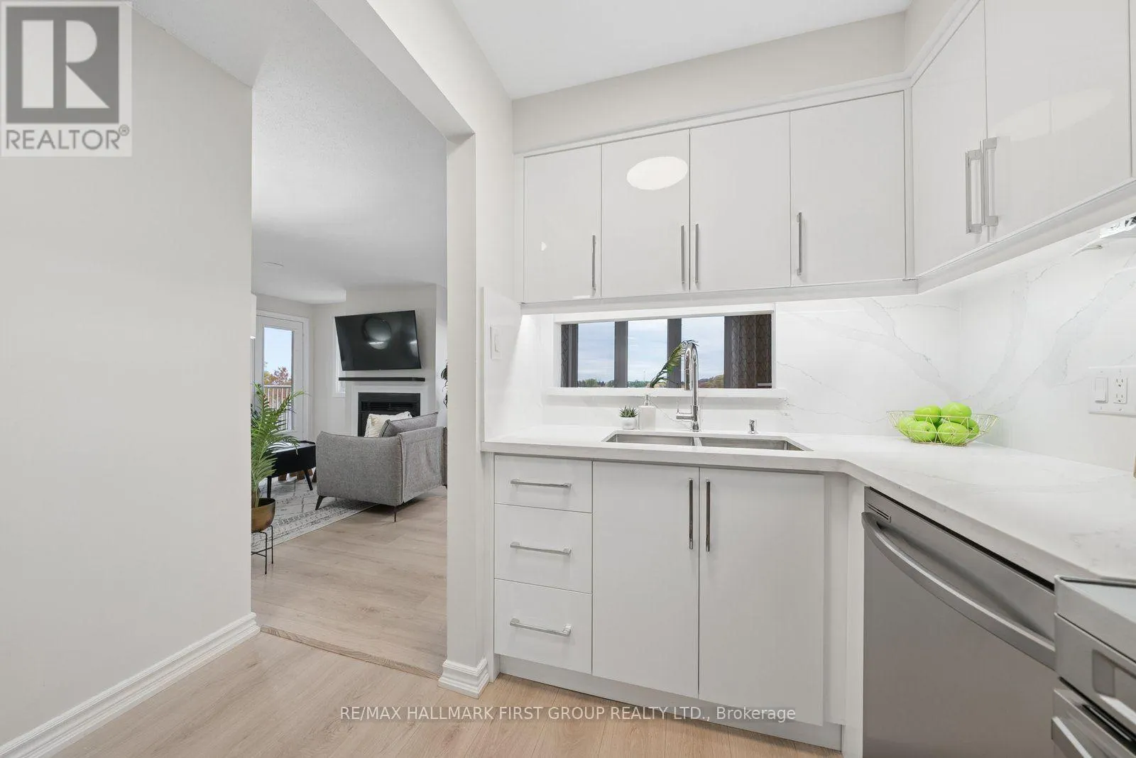 401 - 191 LAKE DRIVEWAY W