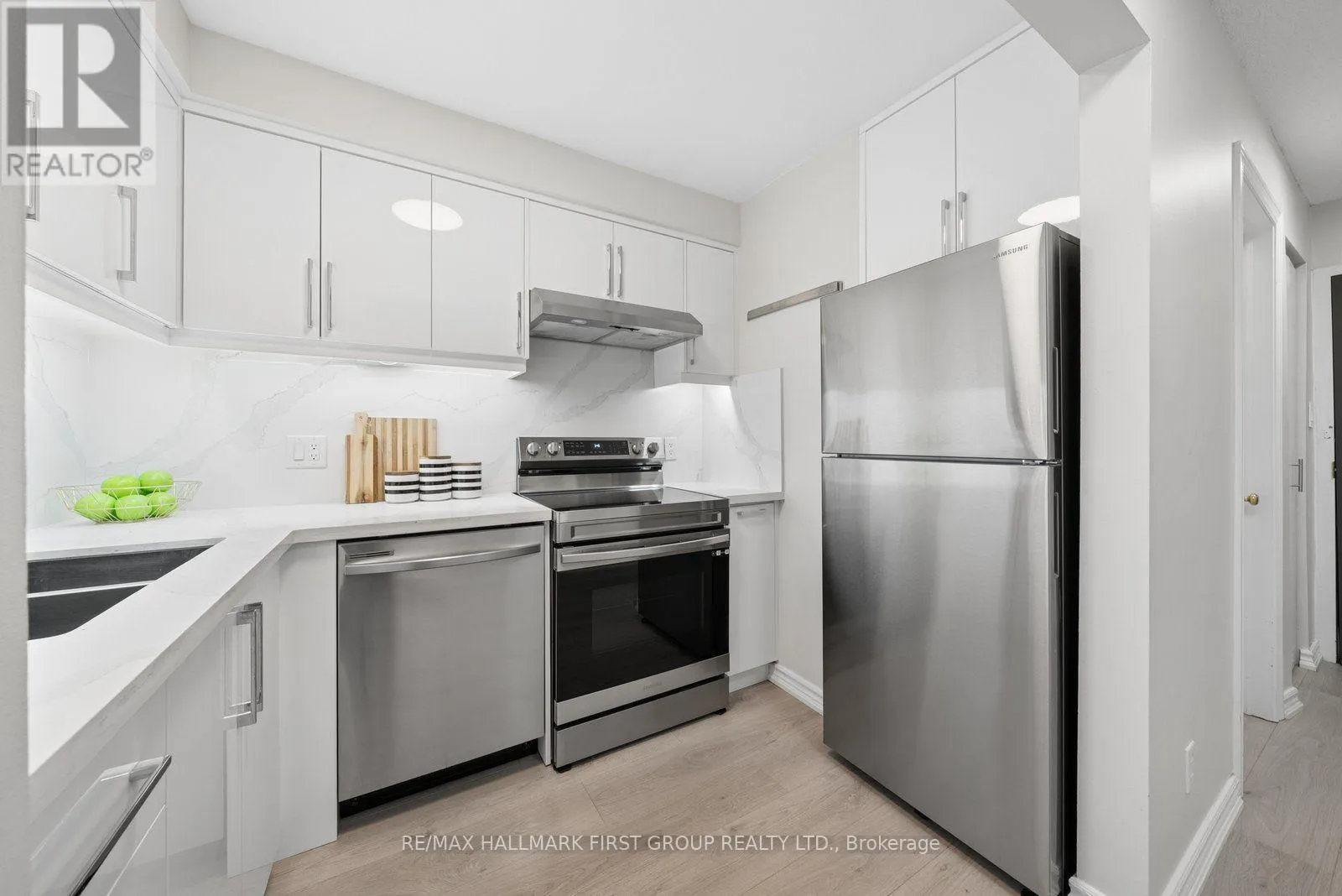 401 - 191 LAKE DRIVEWAY W