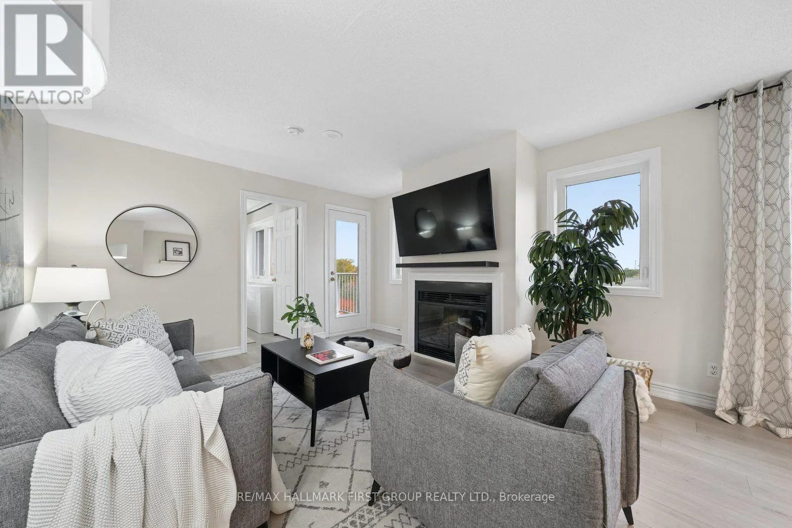 401 - 191 LAKE DRIVEWAY W