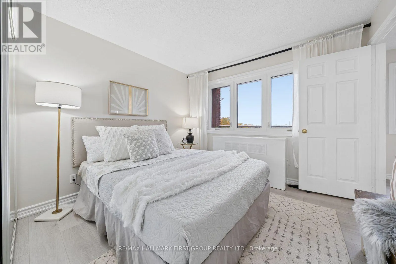 401 - 191 LAKE DRIVEWAY W