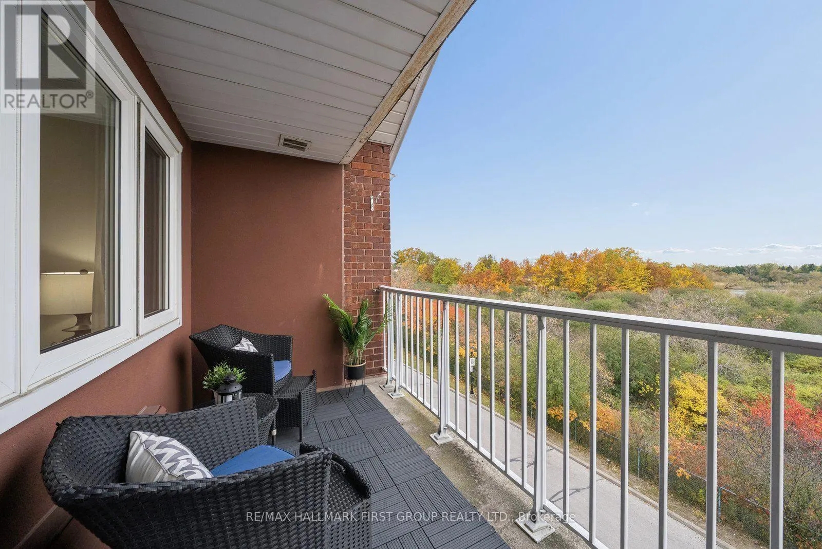 401 - 191 LAKE DRIVEWAY W