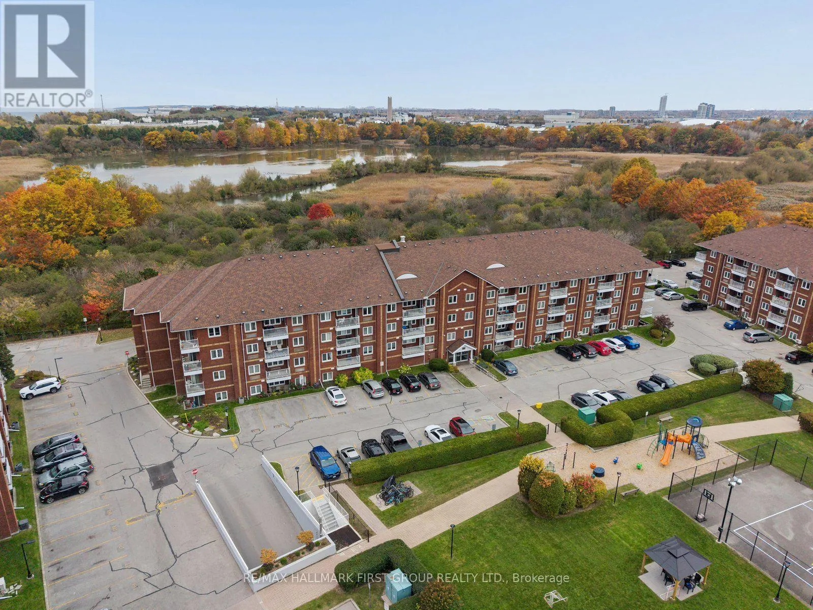 401 - 191 LAKE DRIVEWAY W