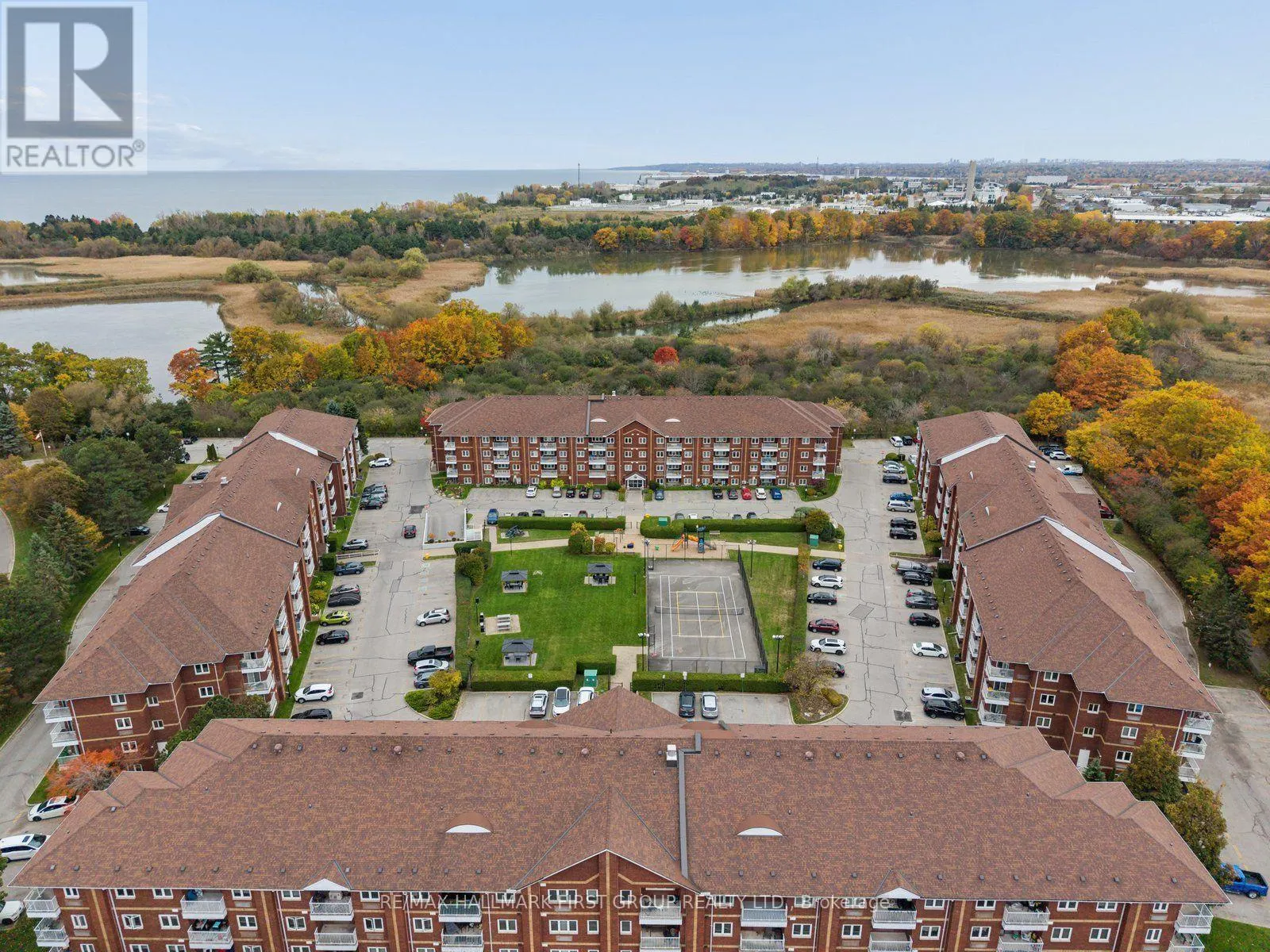 401 - 191 LAKE DRIVEWAY W
