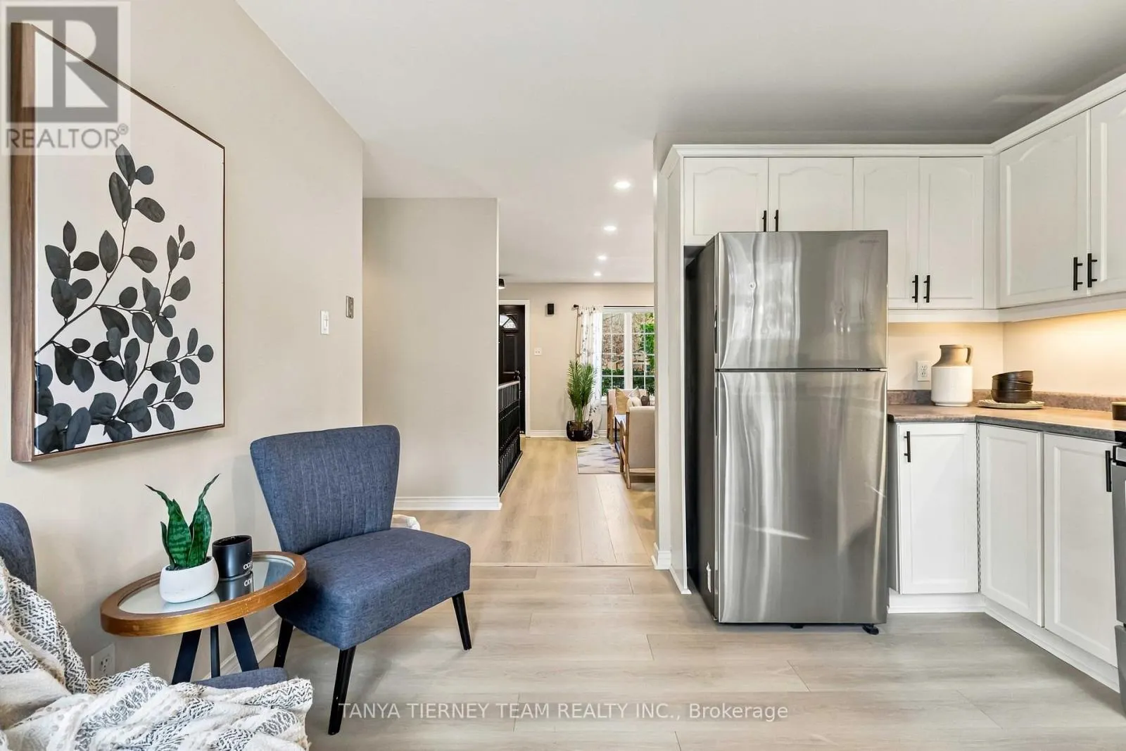 509 DUNLOP STREET W