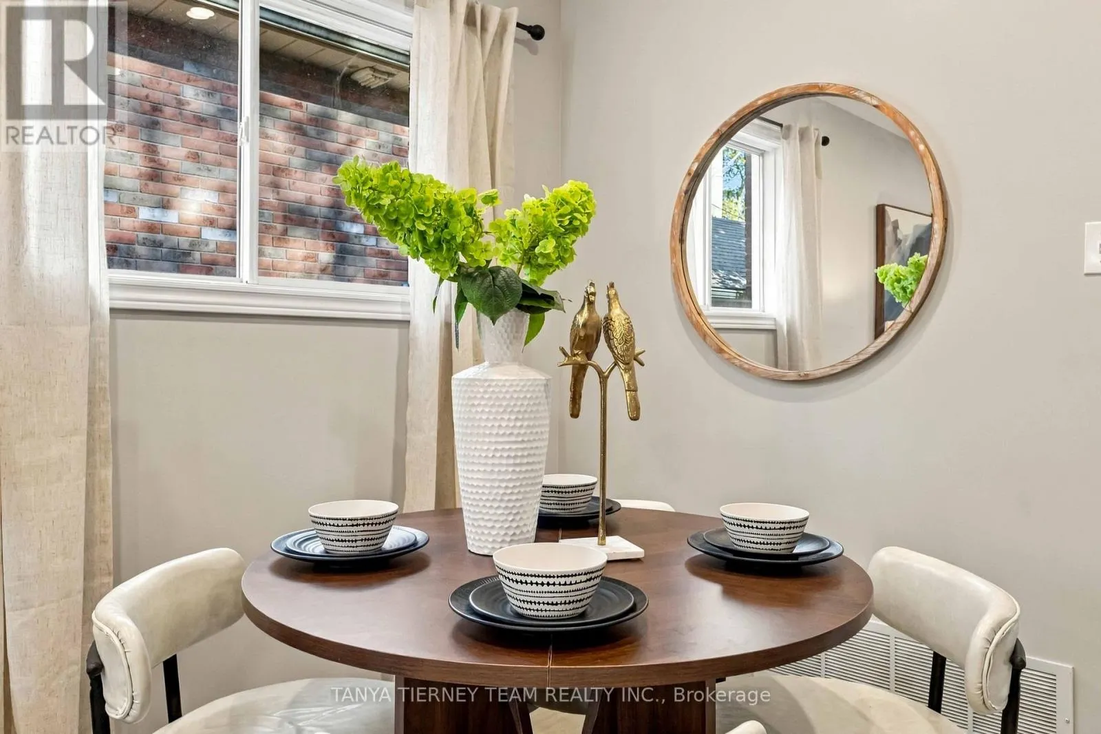 509 DUNLOP STREET W