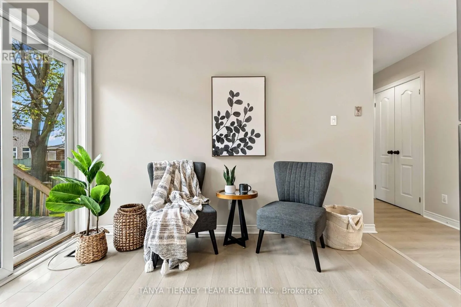 509 DUNLOP STREET W
