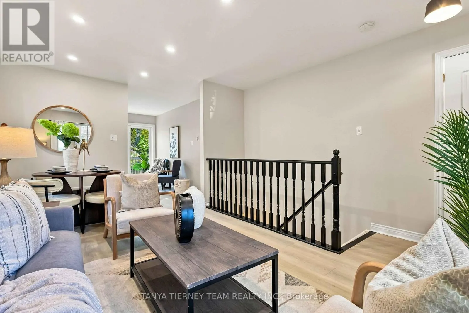 509 DUNLOP STREET W