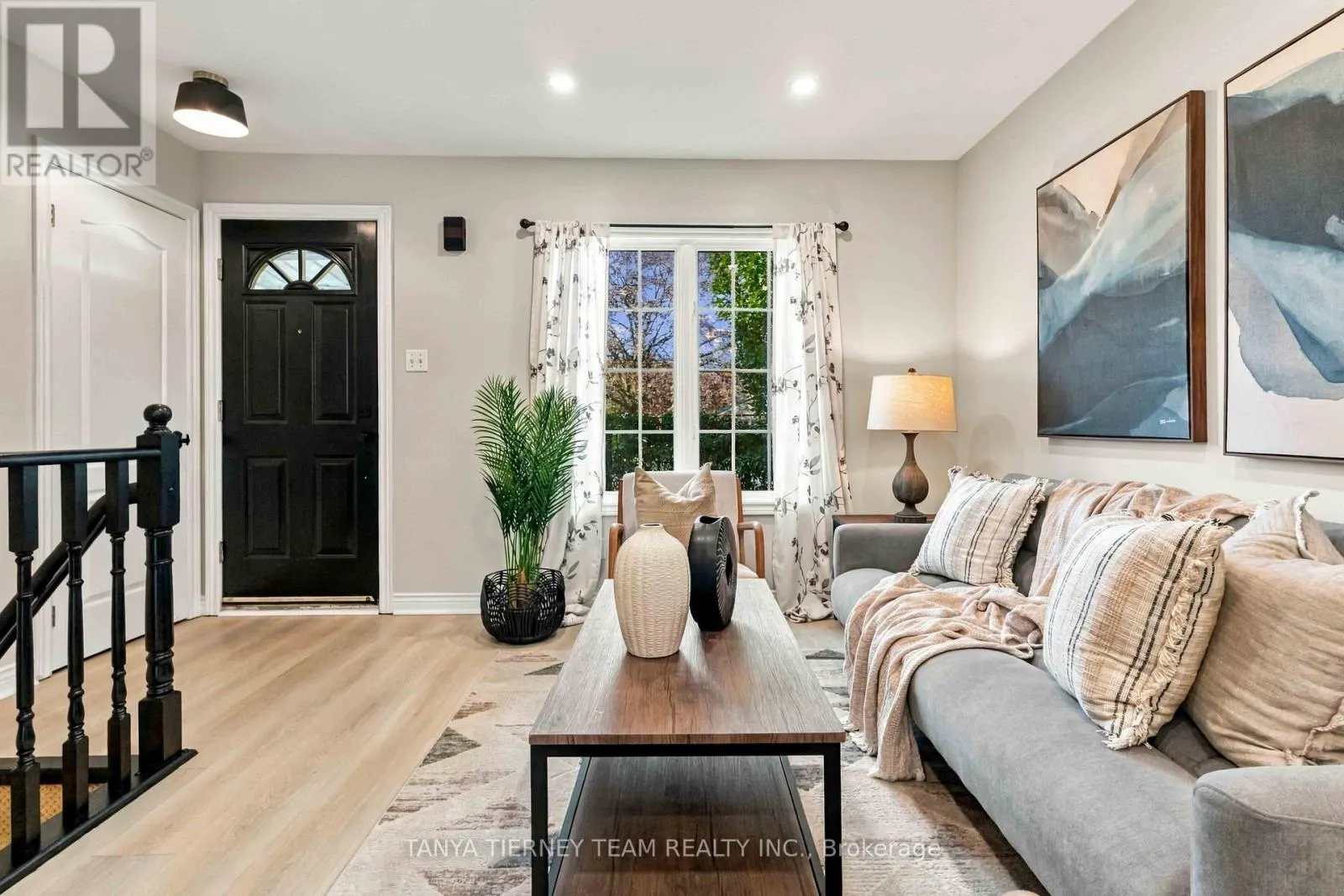 509 DUNLOP STREET W
