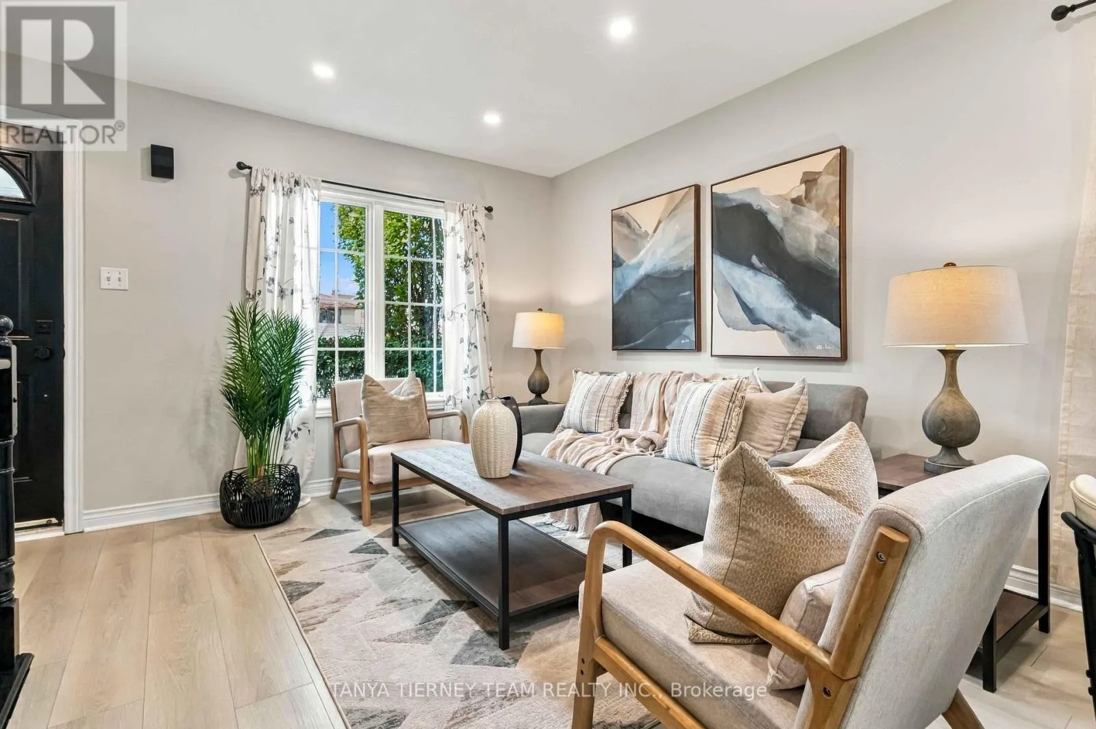 509 DUNLOP STREET W
