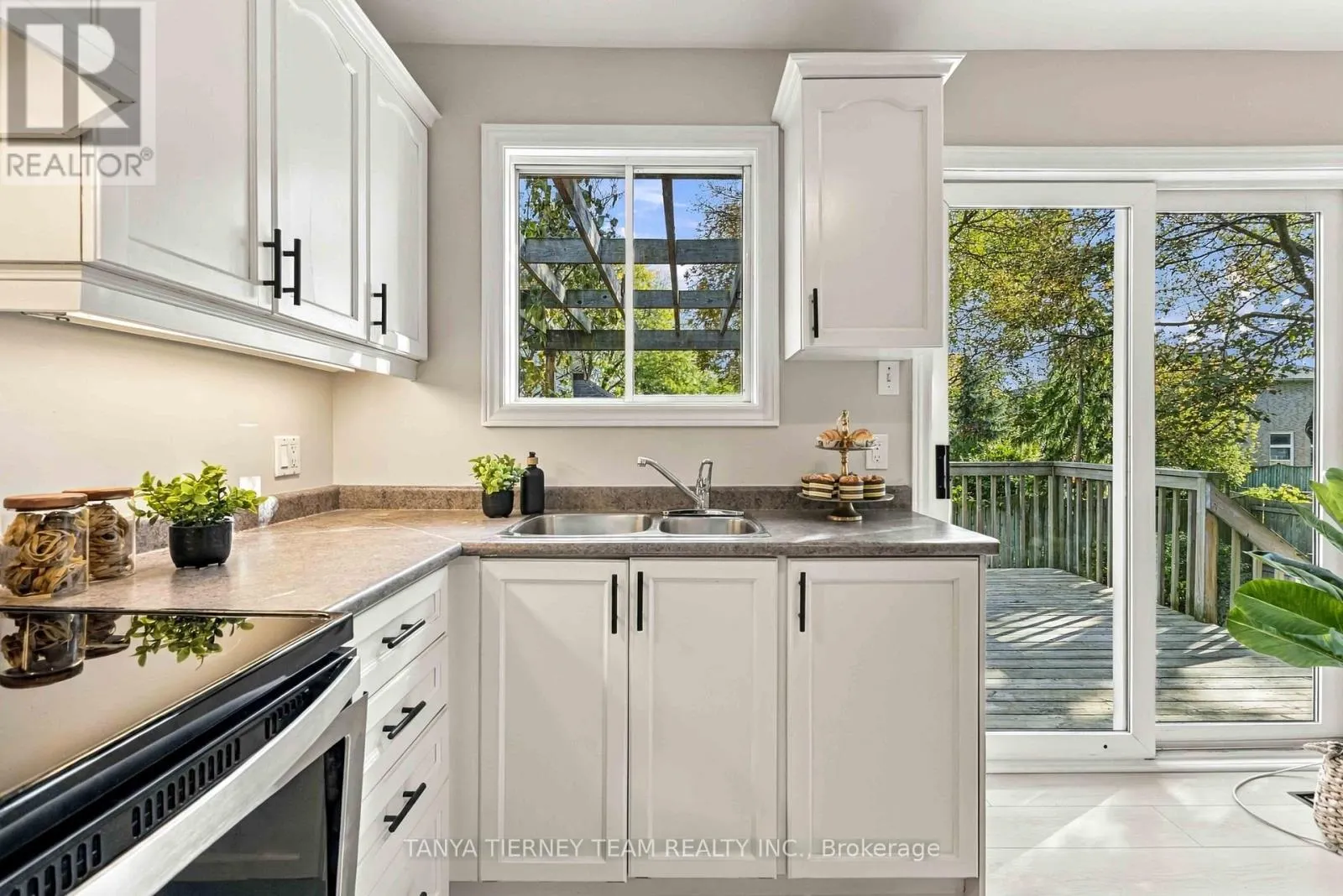 509 DUNLOP STREET W