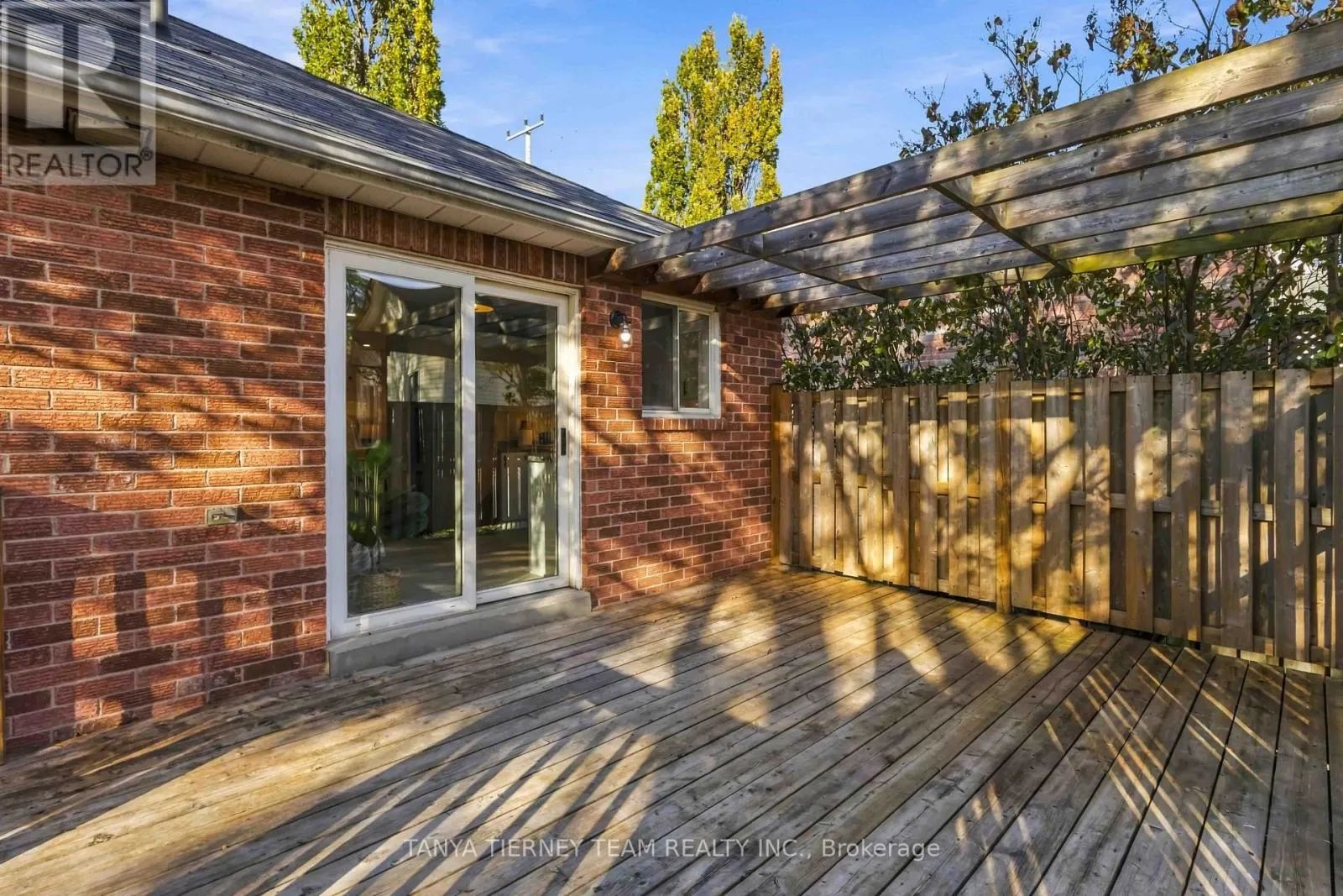 509 DUNLOP STREET W