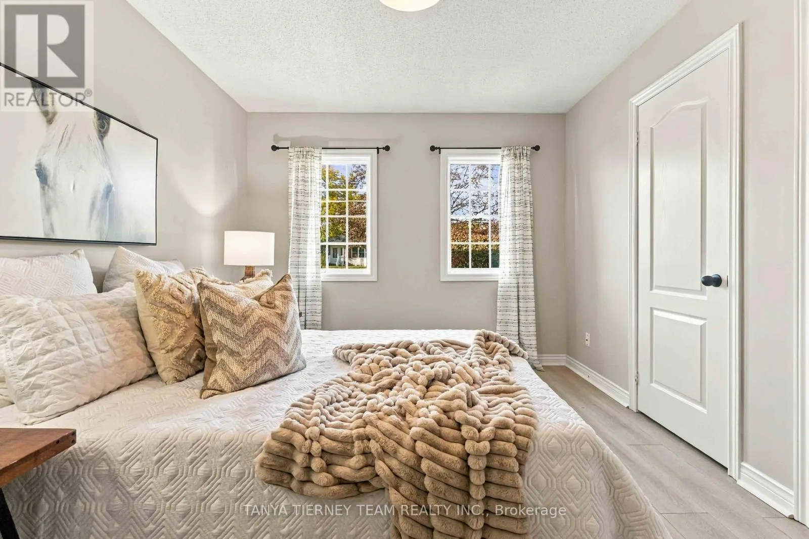 509 DUNLOP STREET W