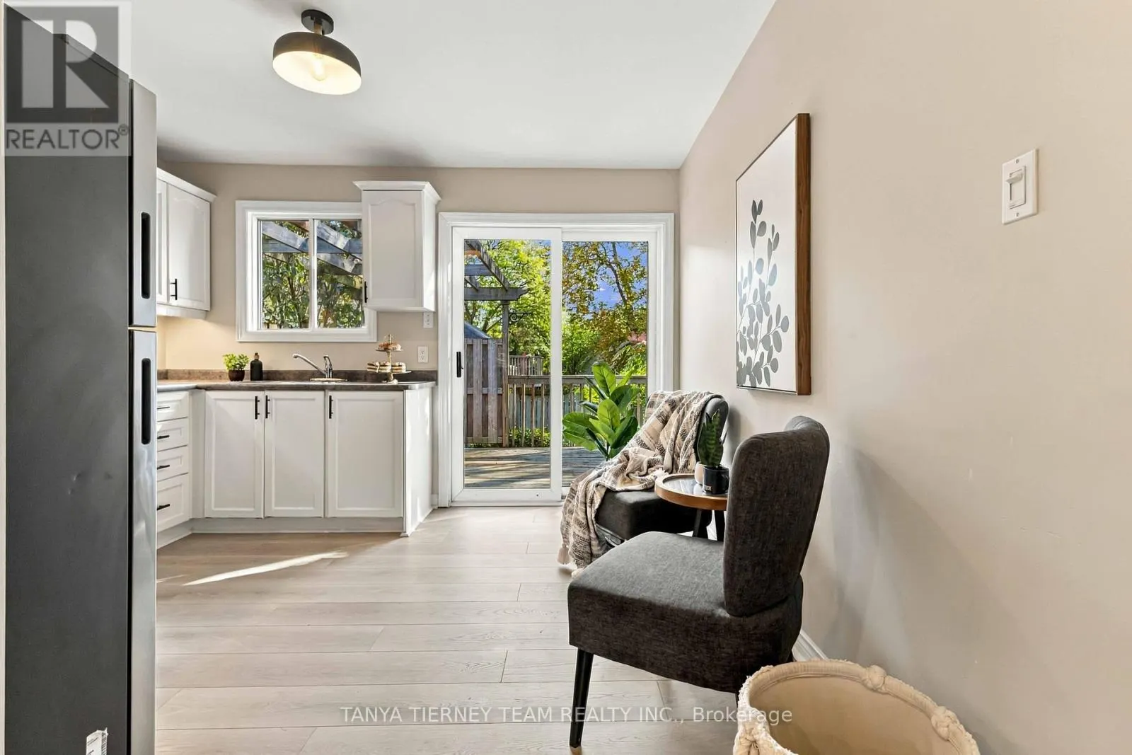 509 DUNLOP STREET W