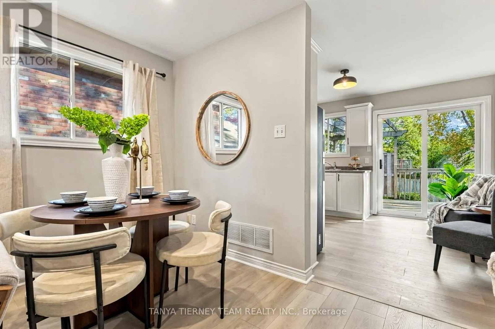 509 DUNLOP STREET W