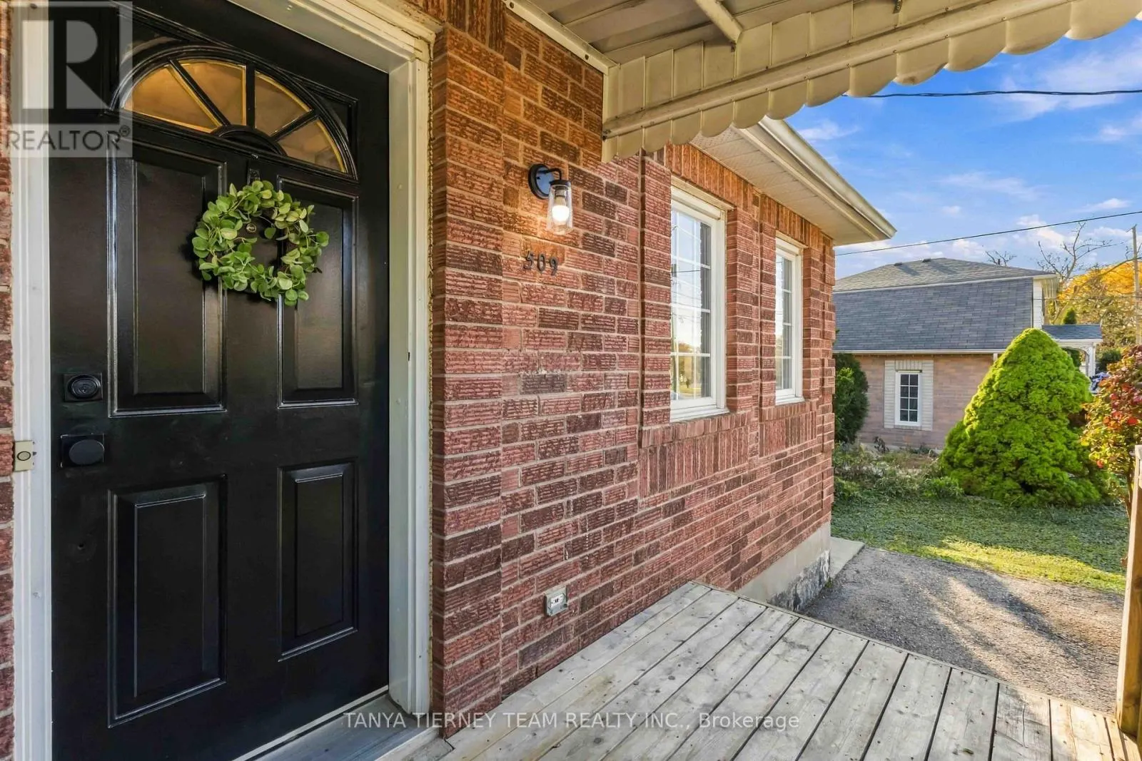 509 DUNLOP STREET W