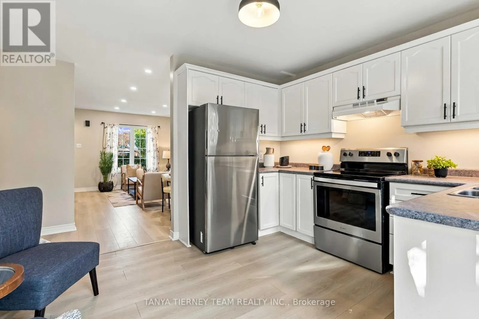 509 DUNLOP STREET W