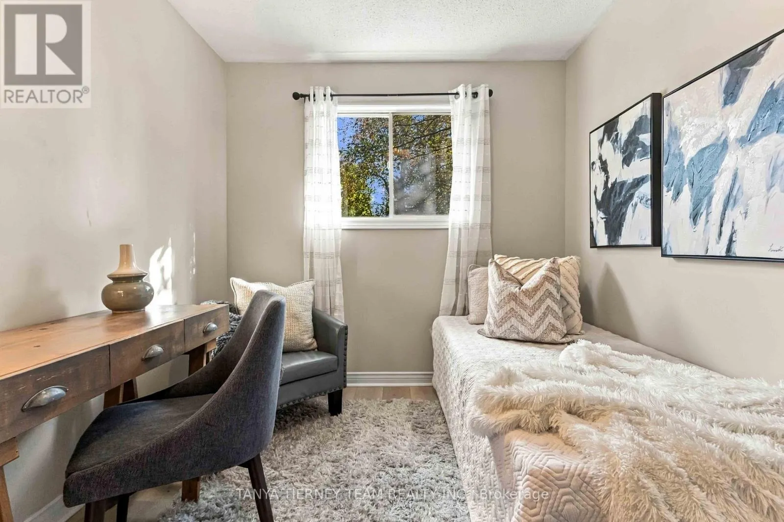 509 DUNLOP STREET W
