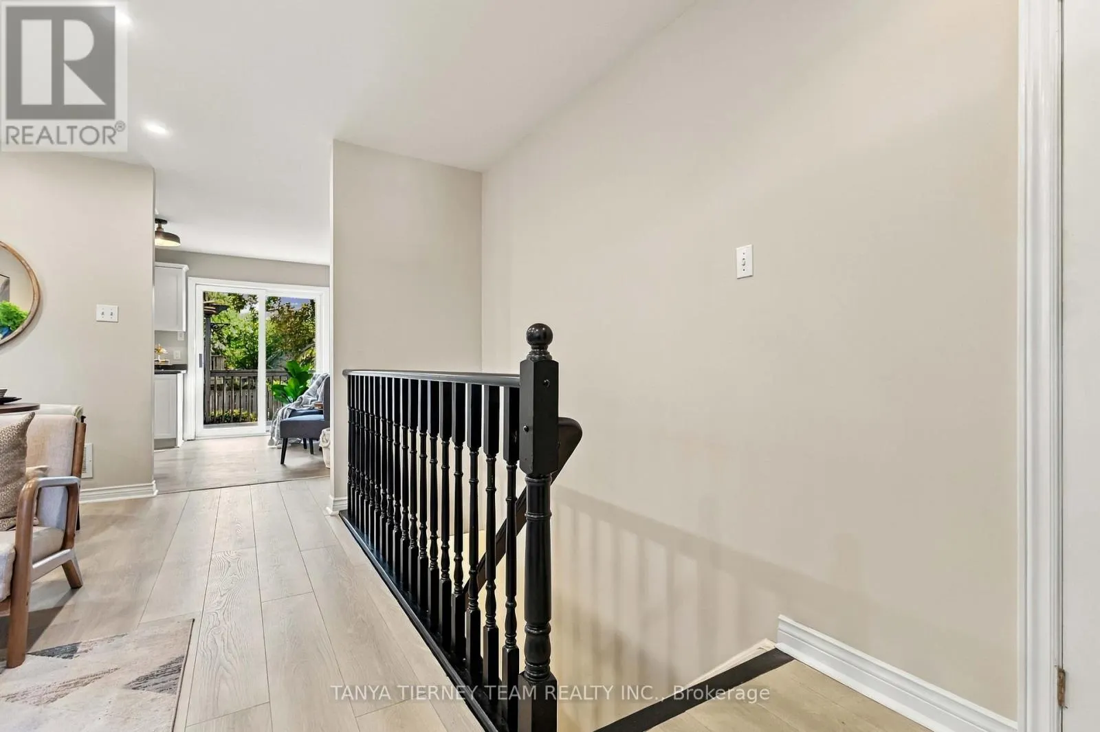 509 DUNLOP STREET W