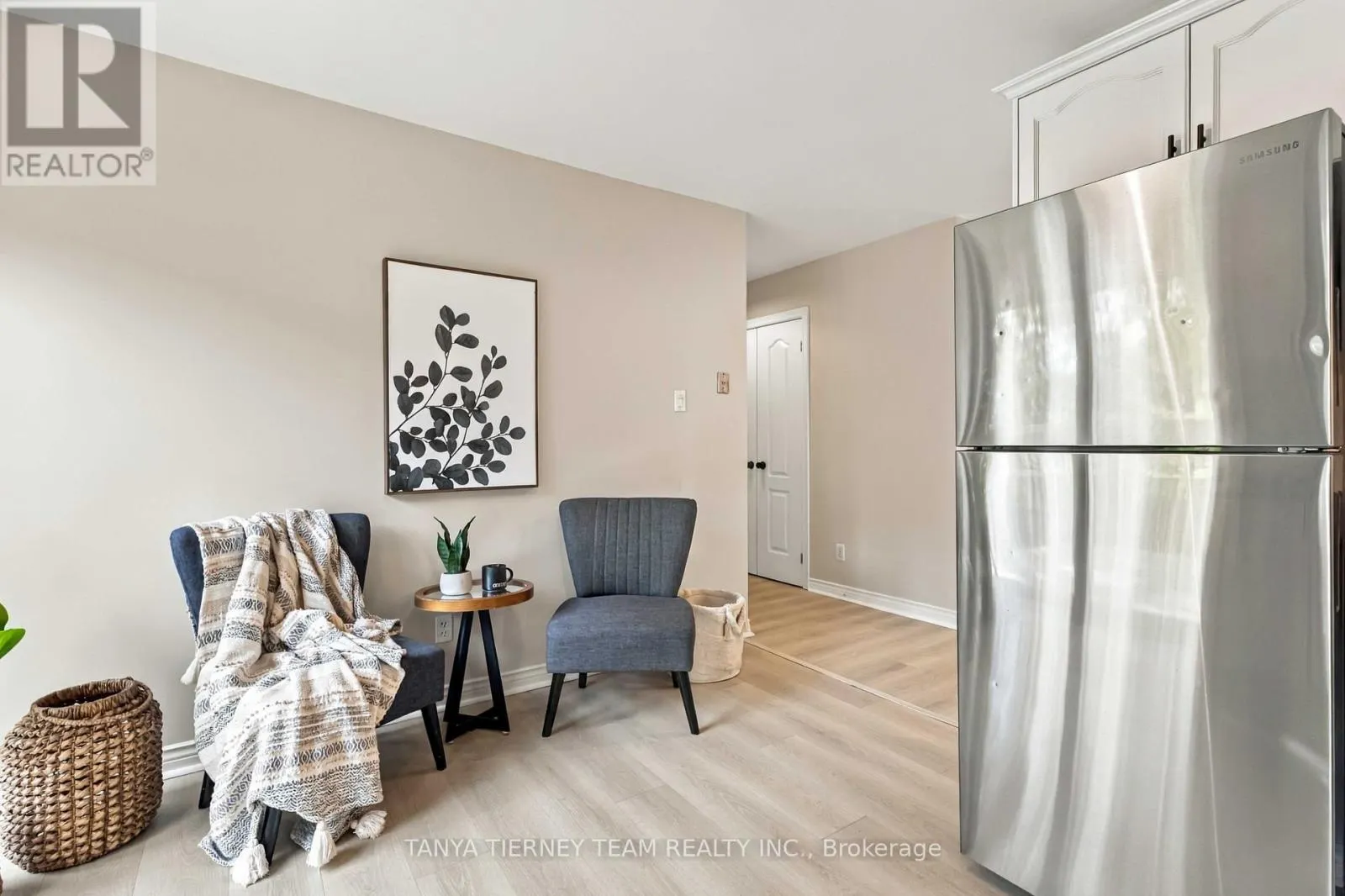 509 DUNLOP STREET W