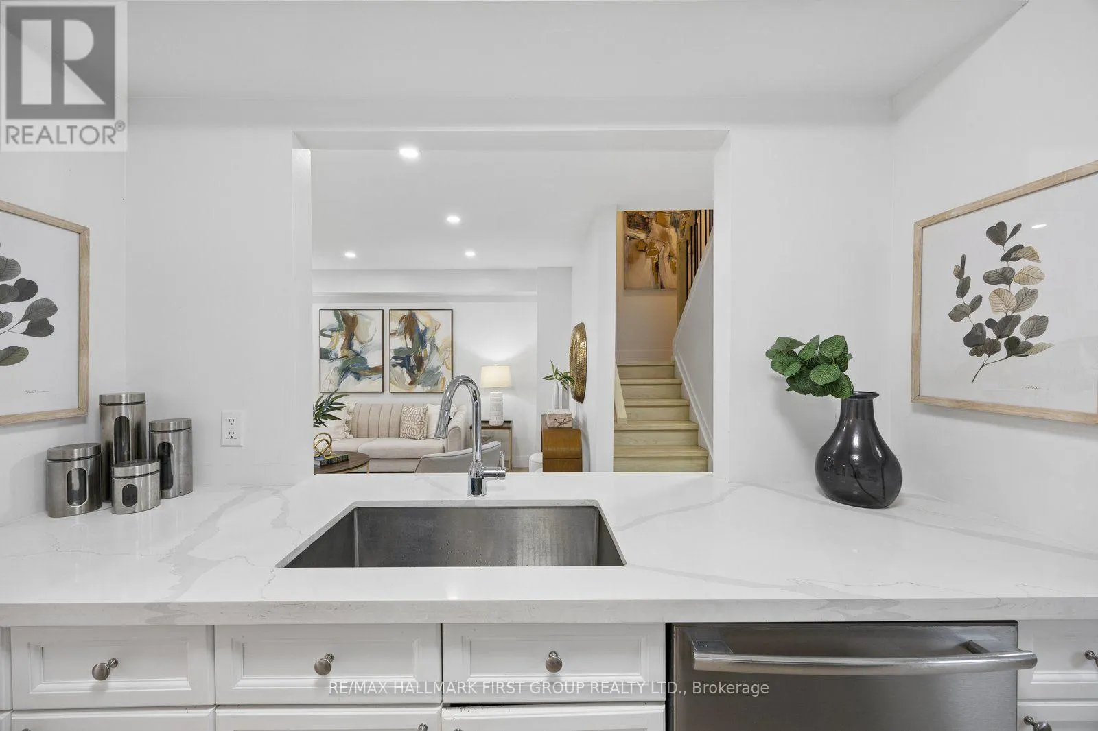 4 LOWDER PLACE