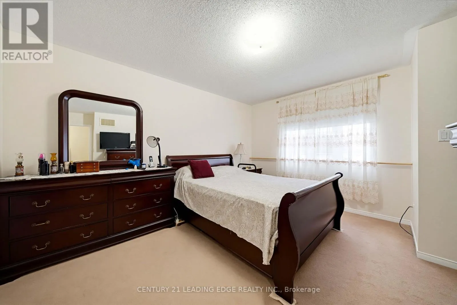 75 HOWLETT CRESCENT