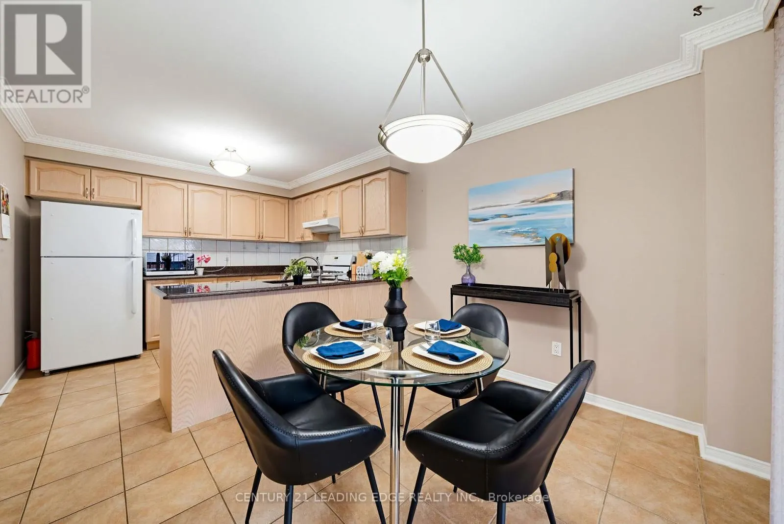 75 HOWLETT CRESCENT