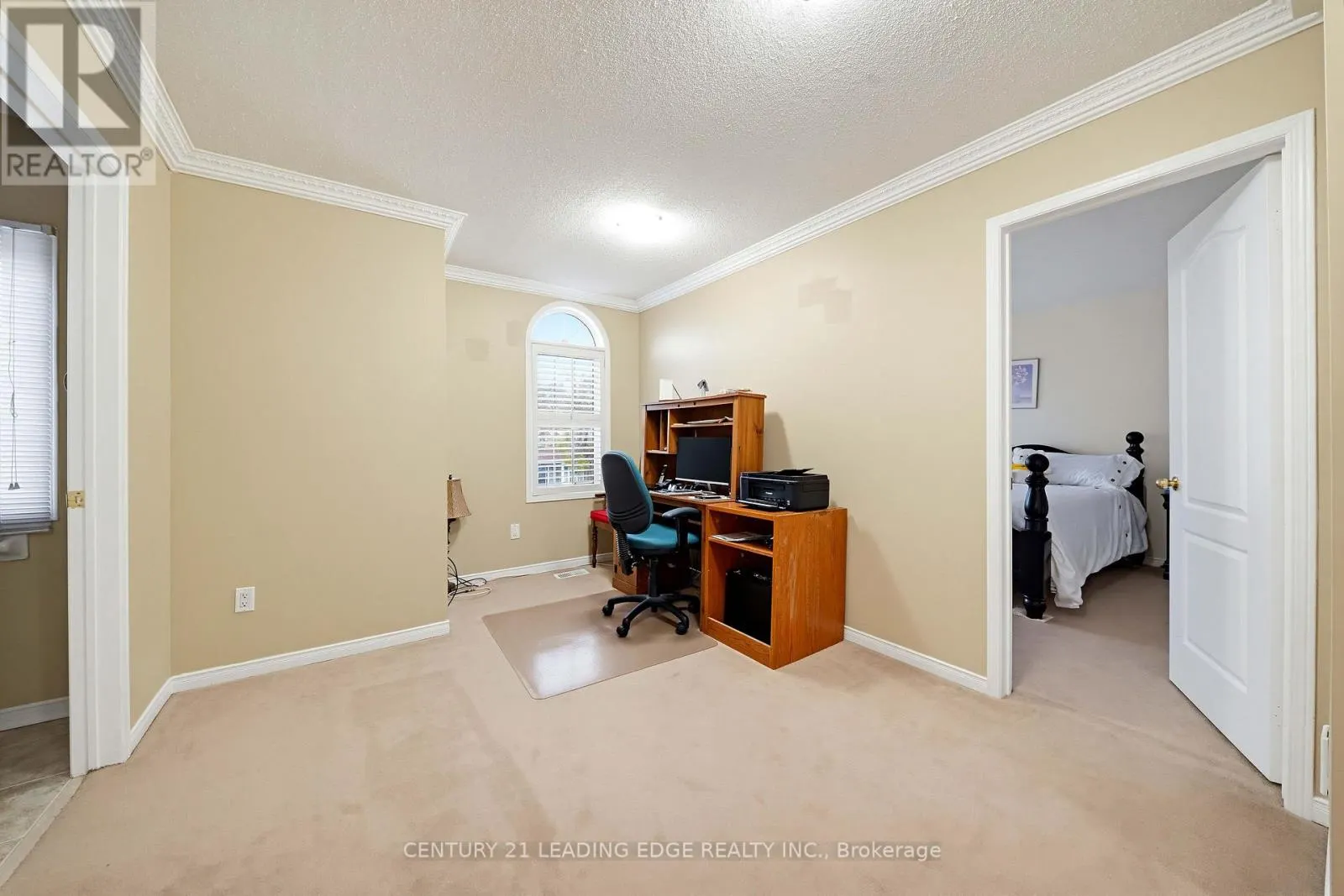 75 HOWLETT CRESCENT