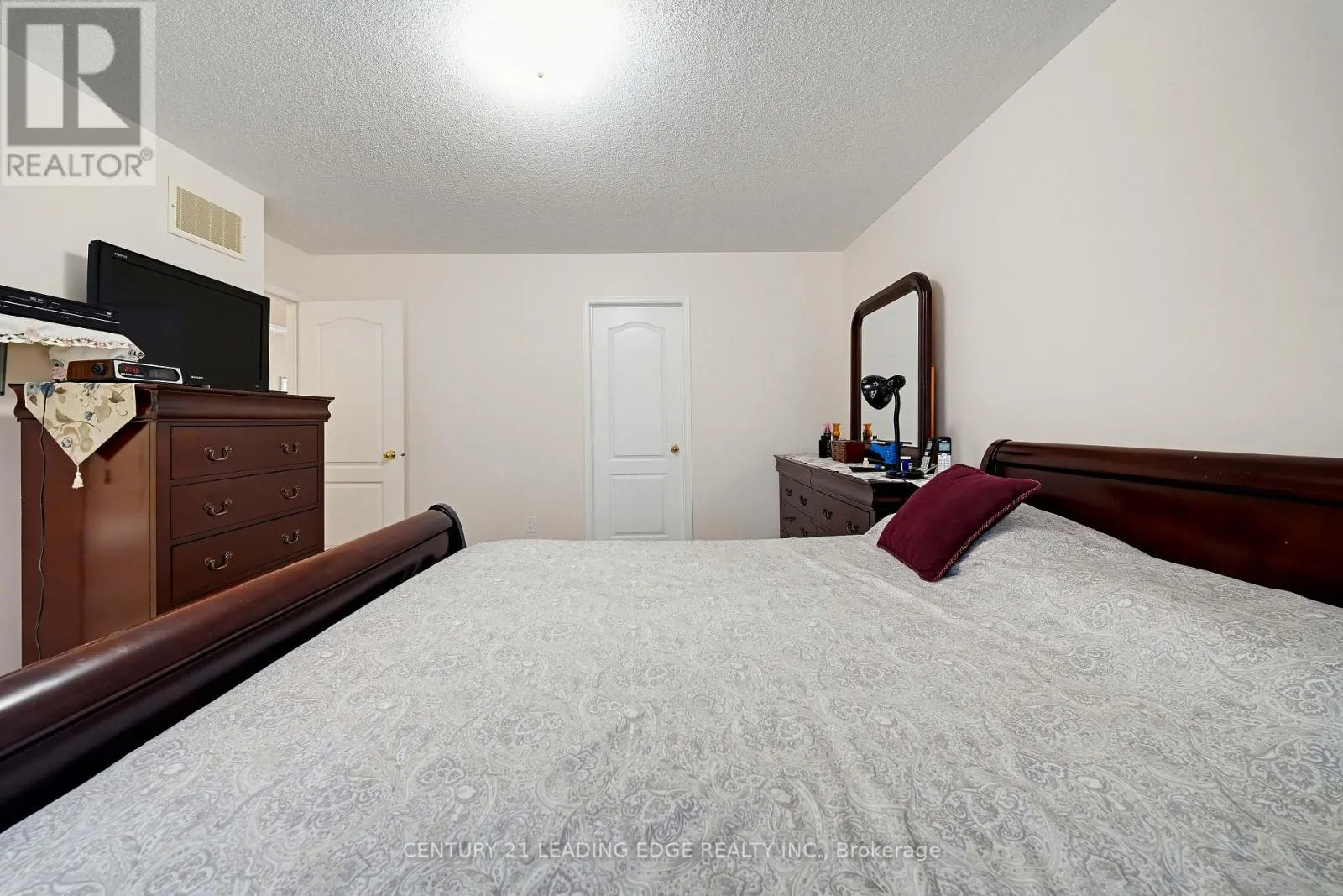 75 HOWLETT CRESCENT