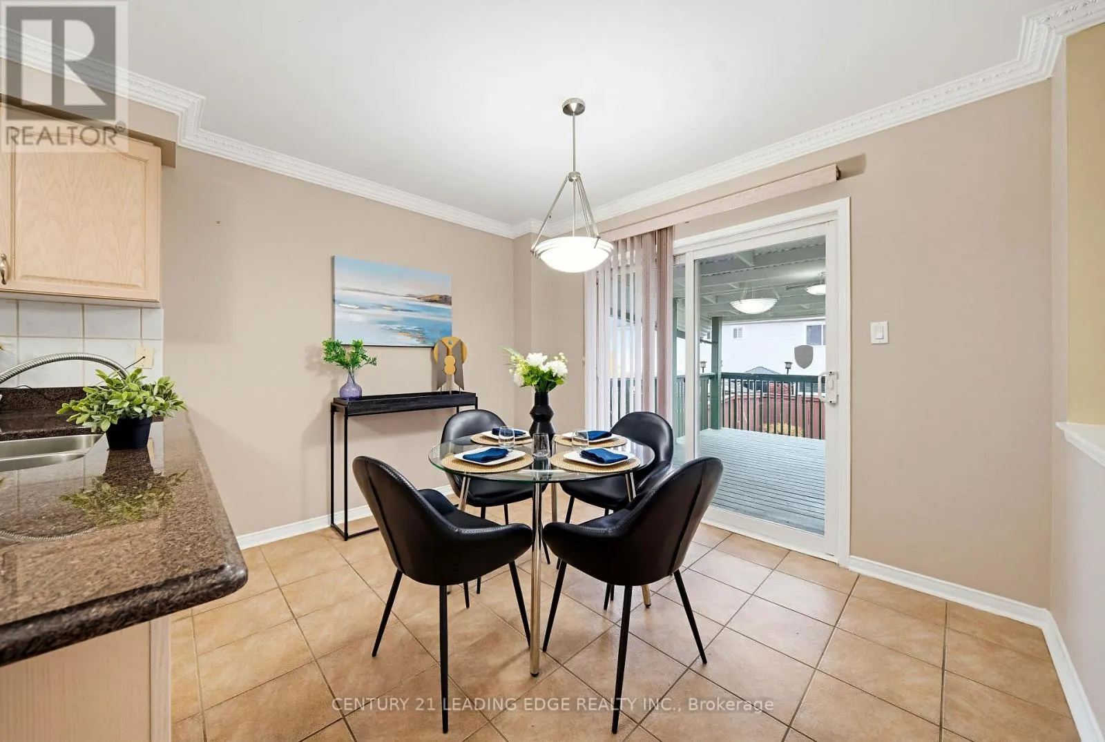 75 HOWLETT CRESCENT