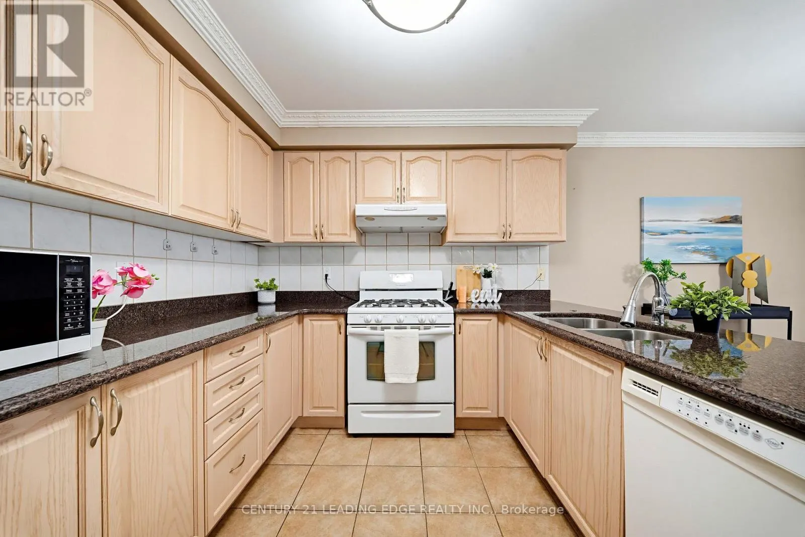75 HOWLETT CRESCENT