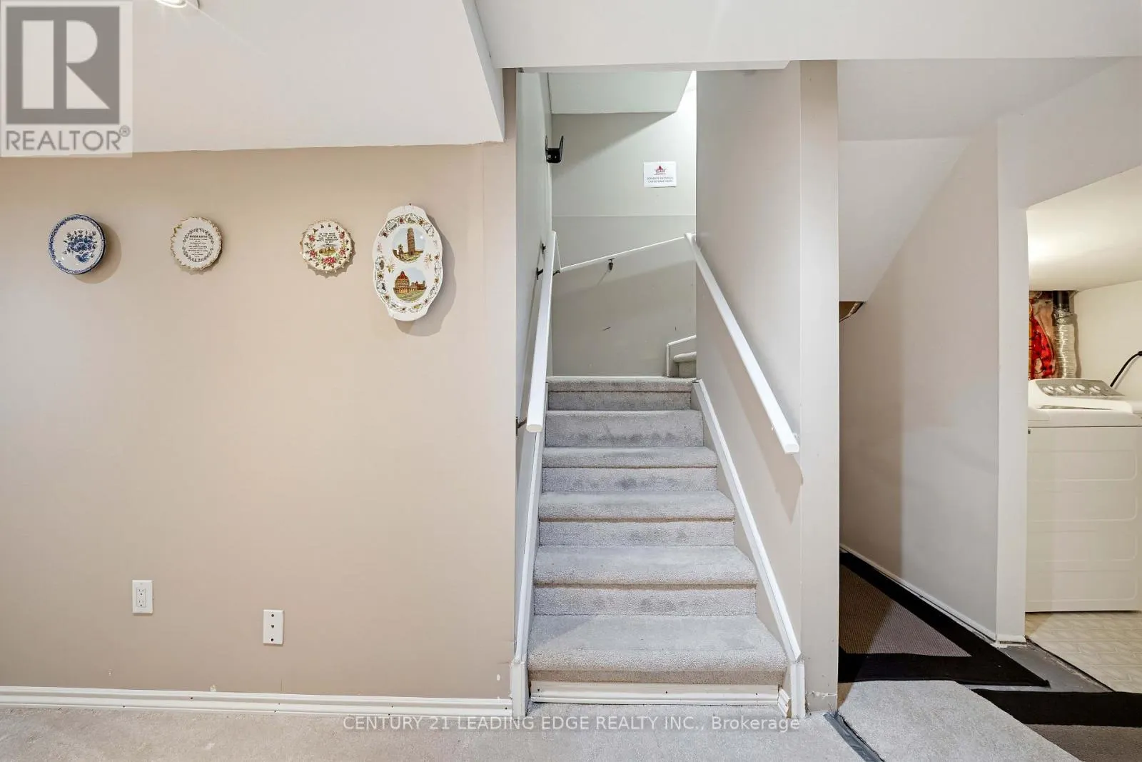 75 HOWLETT CRESCENT