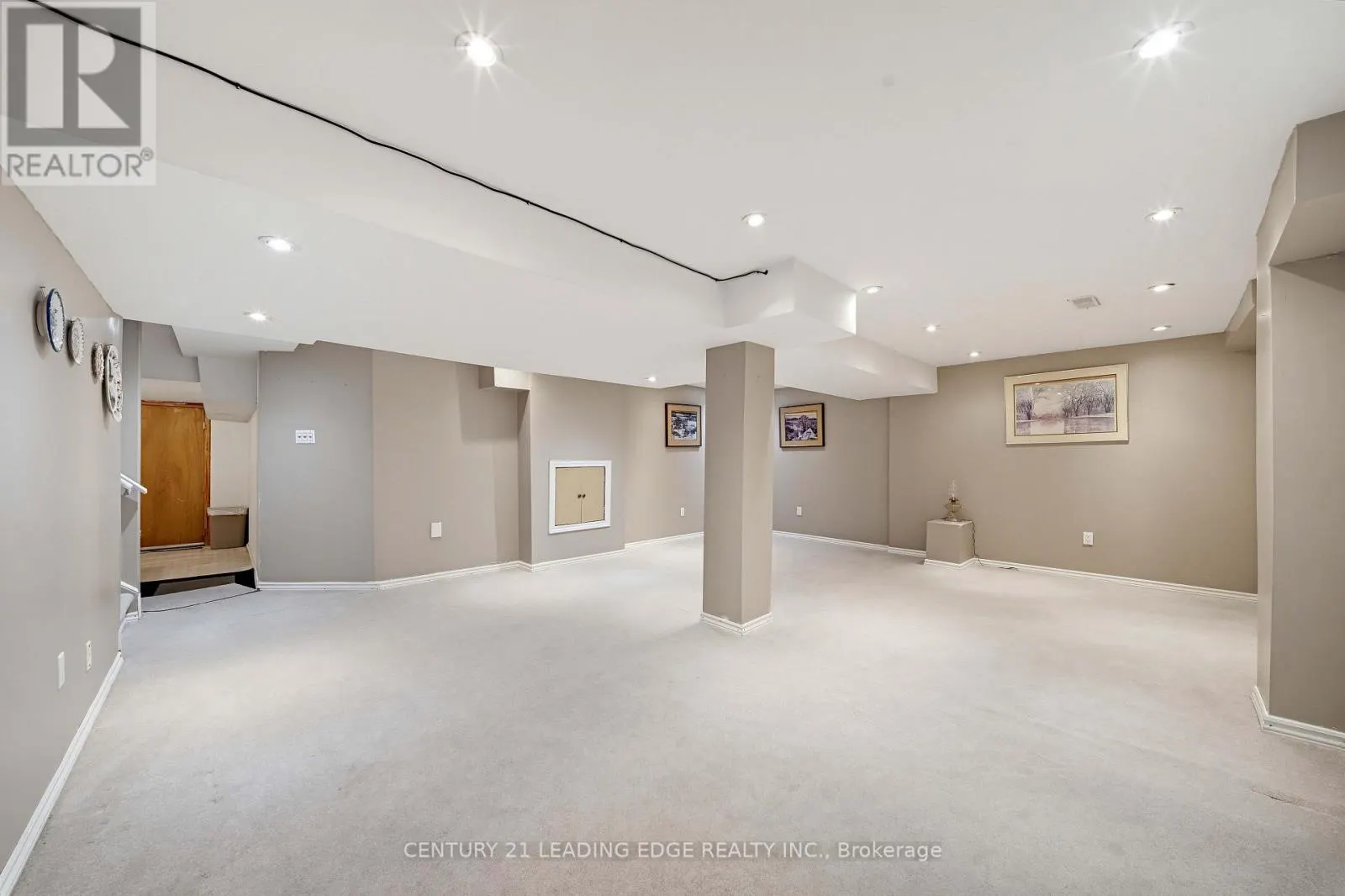 75 HOWLETT CRESCENT
