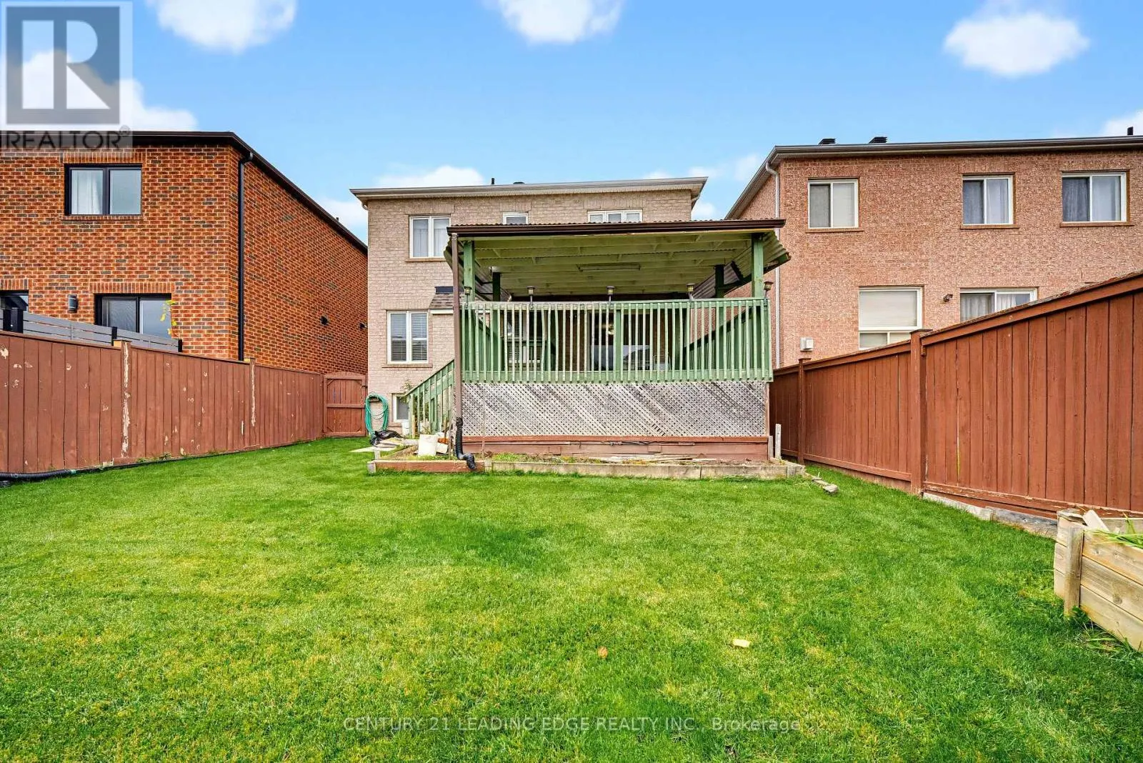 75 HOWLETT CRESCENT