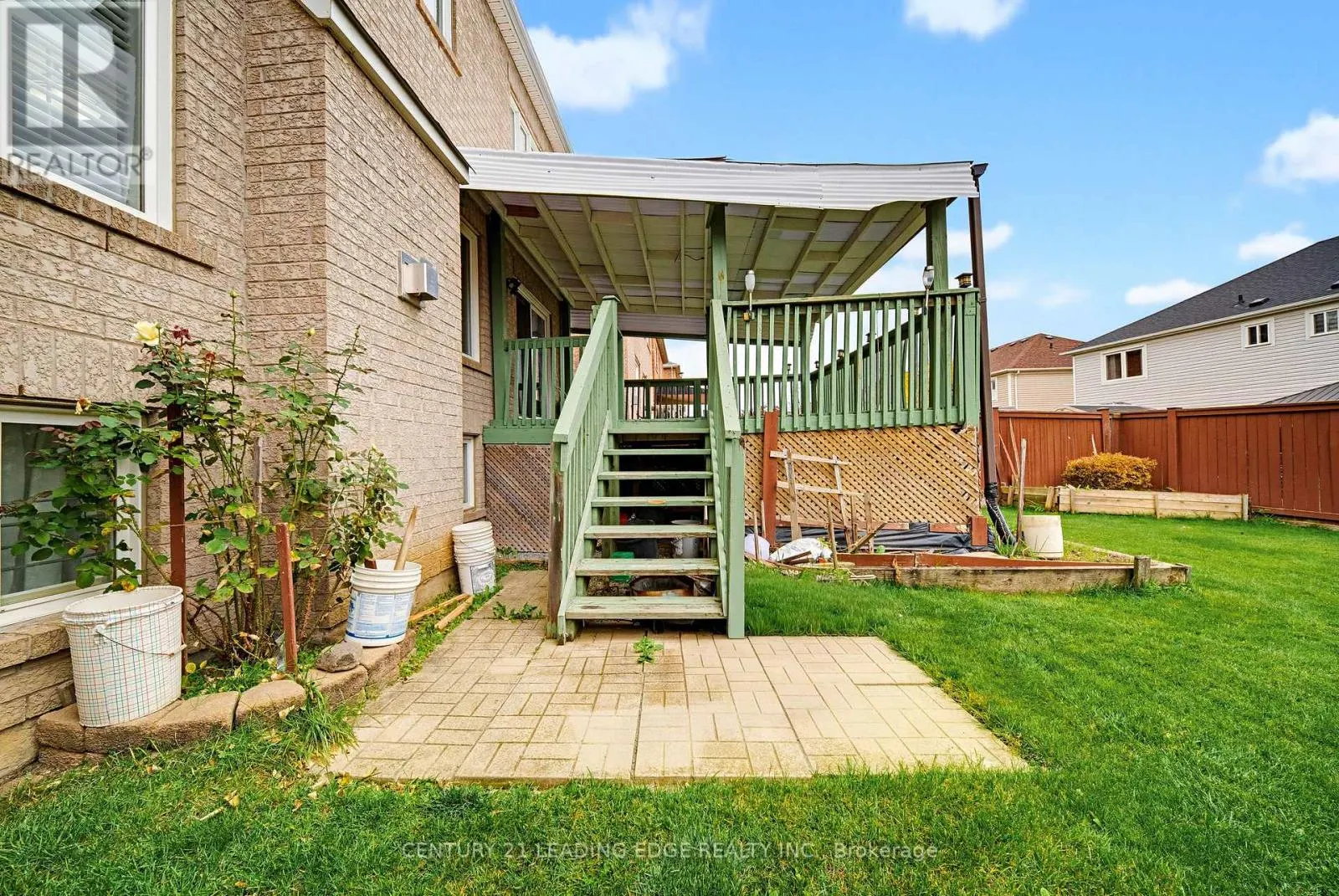 75 HOWLETT CRESCENT