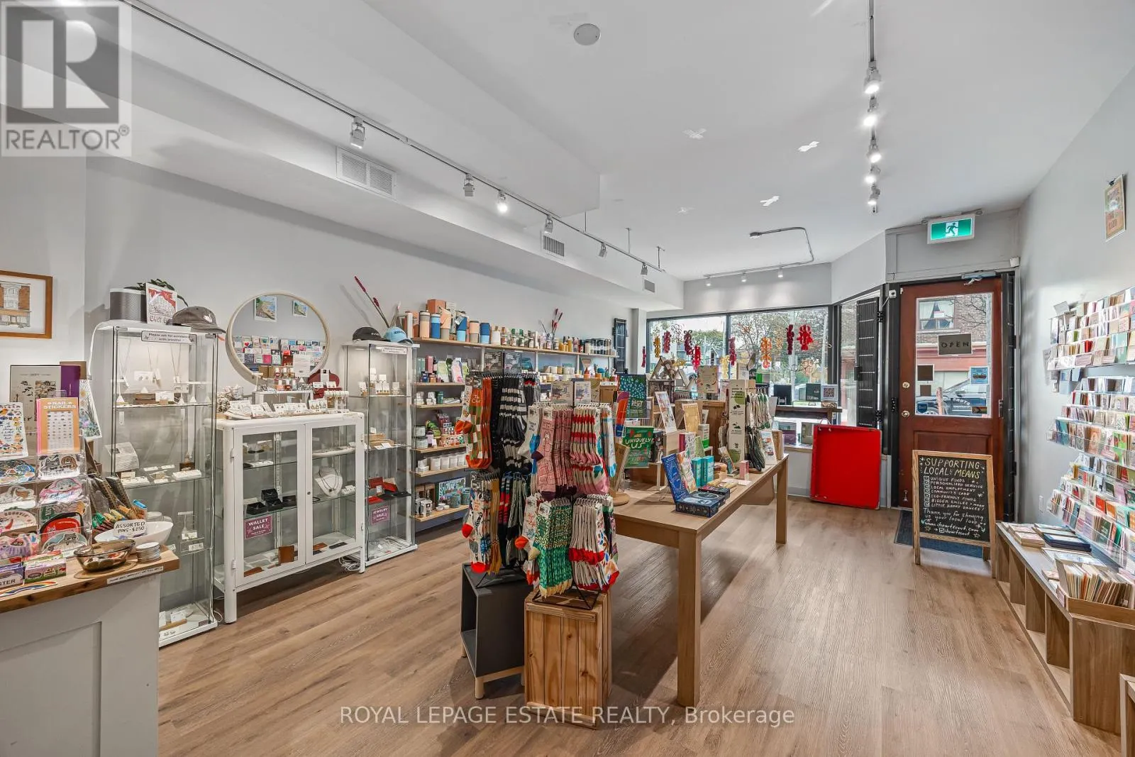 1140 QUEEN STREET E