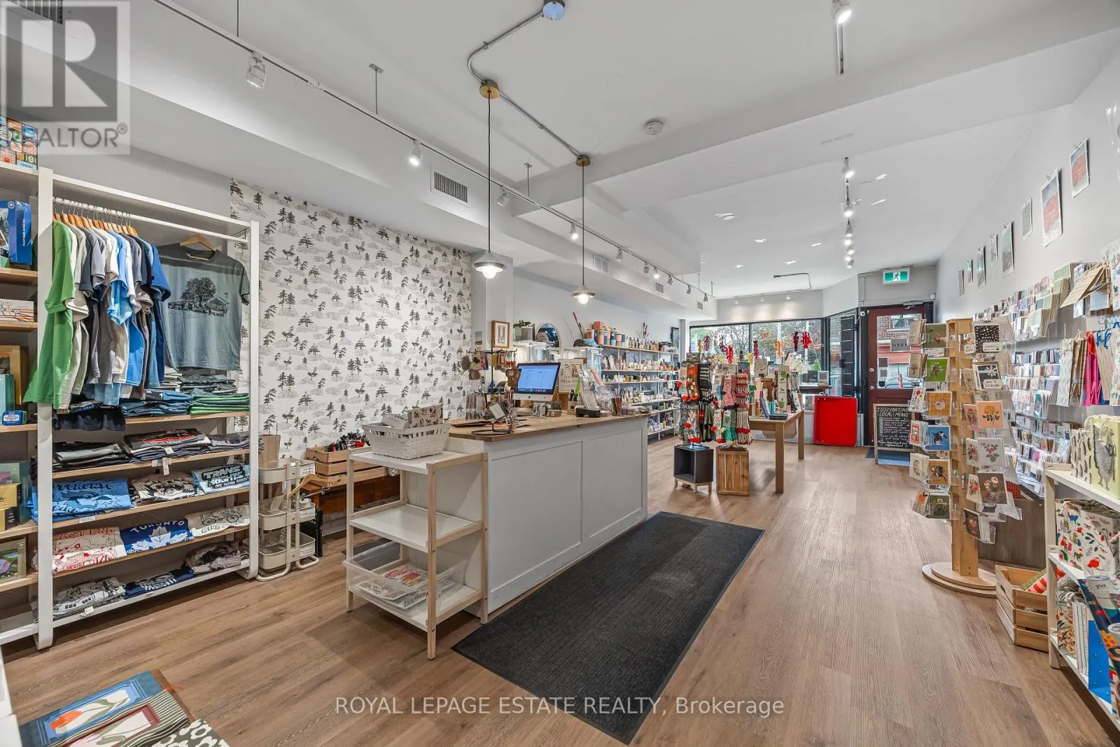 1140 QUEEN STREET E