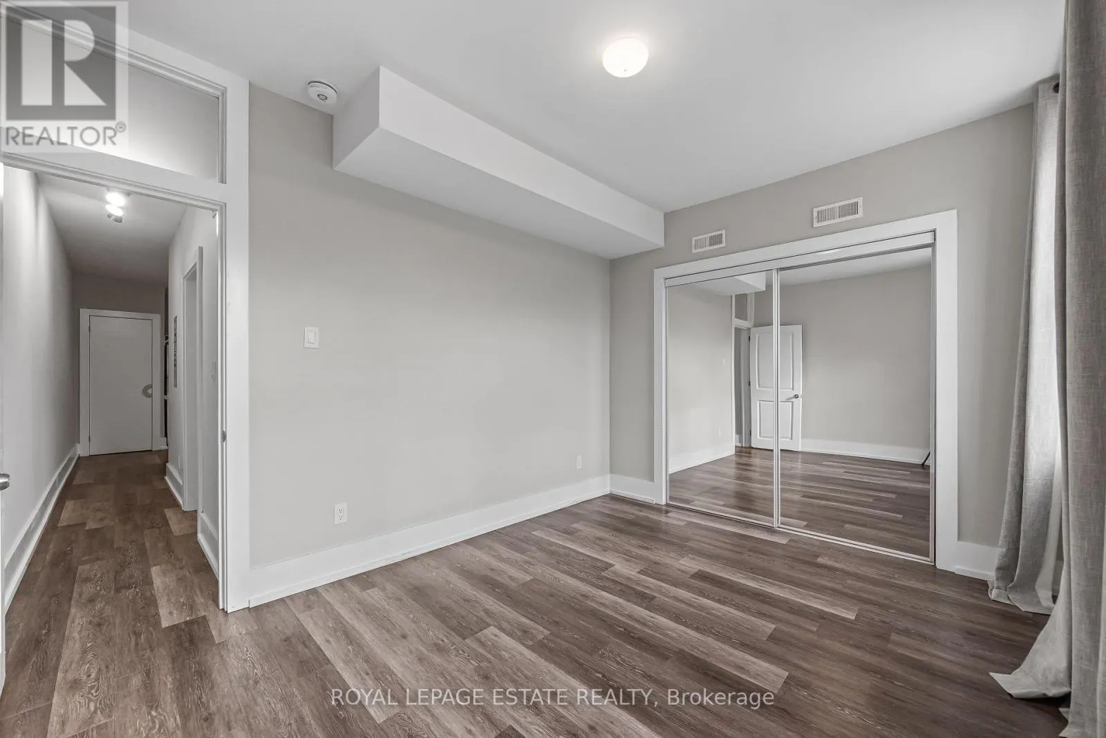 1140 QUEEN STREET E