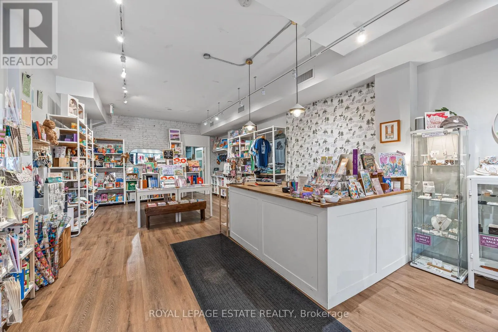 1140 QUEEN STREET E