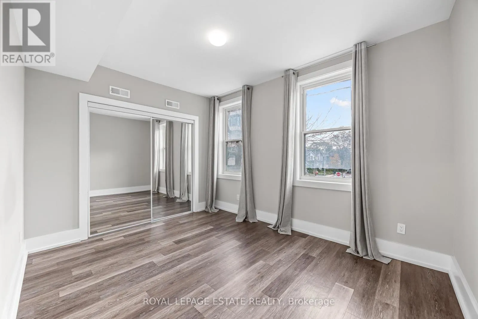 1140 QUEEN STREET E