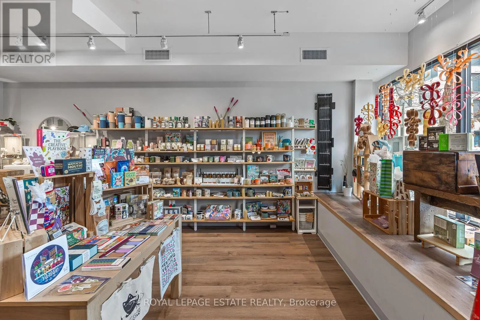 1140 QUEEN STREET E