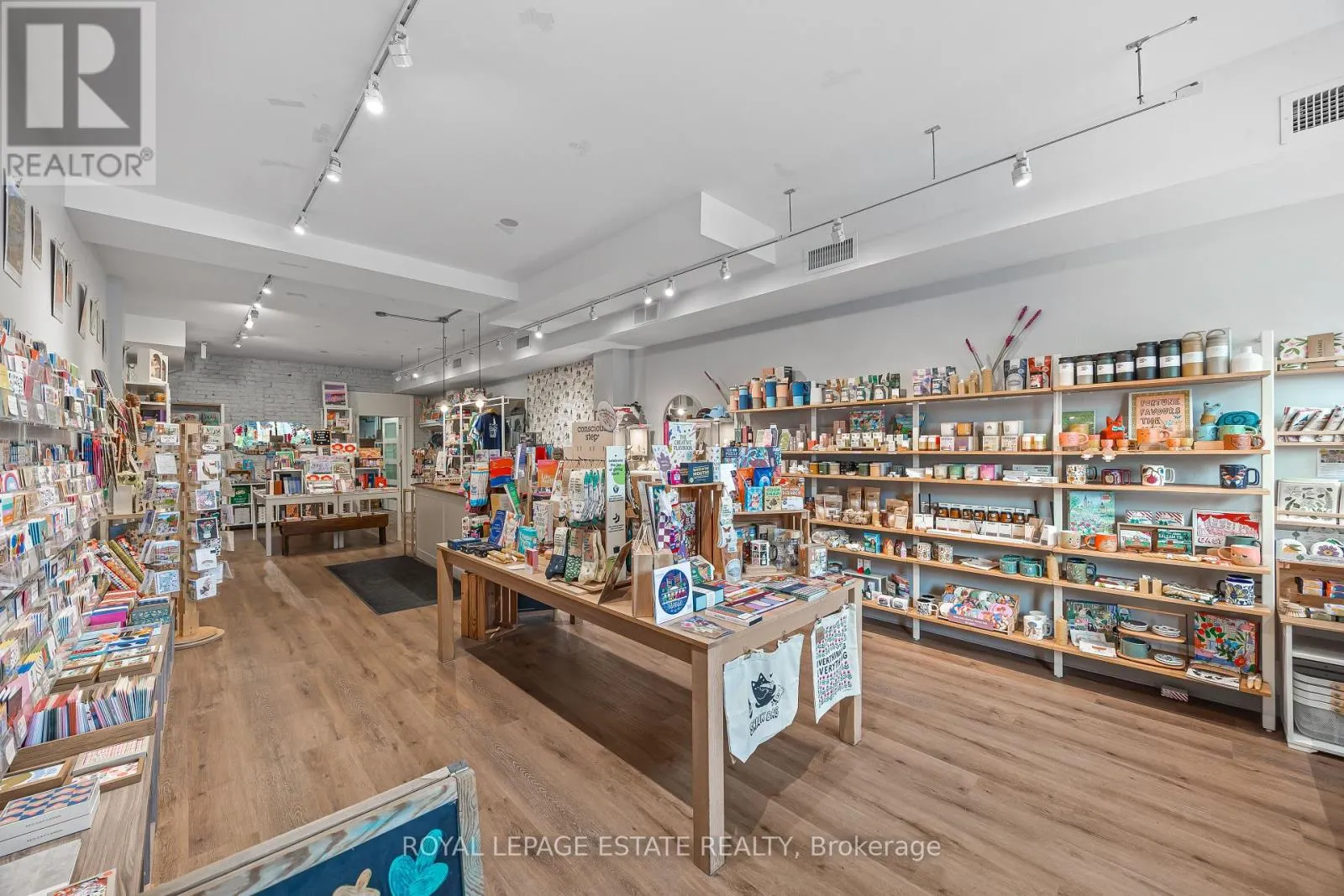 1140 QUEEN STREET E