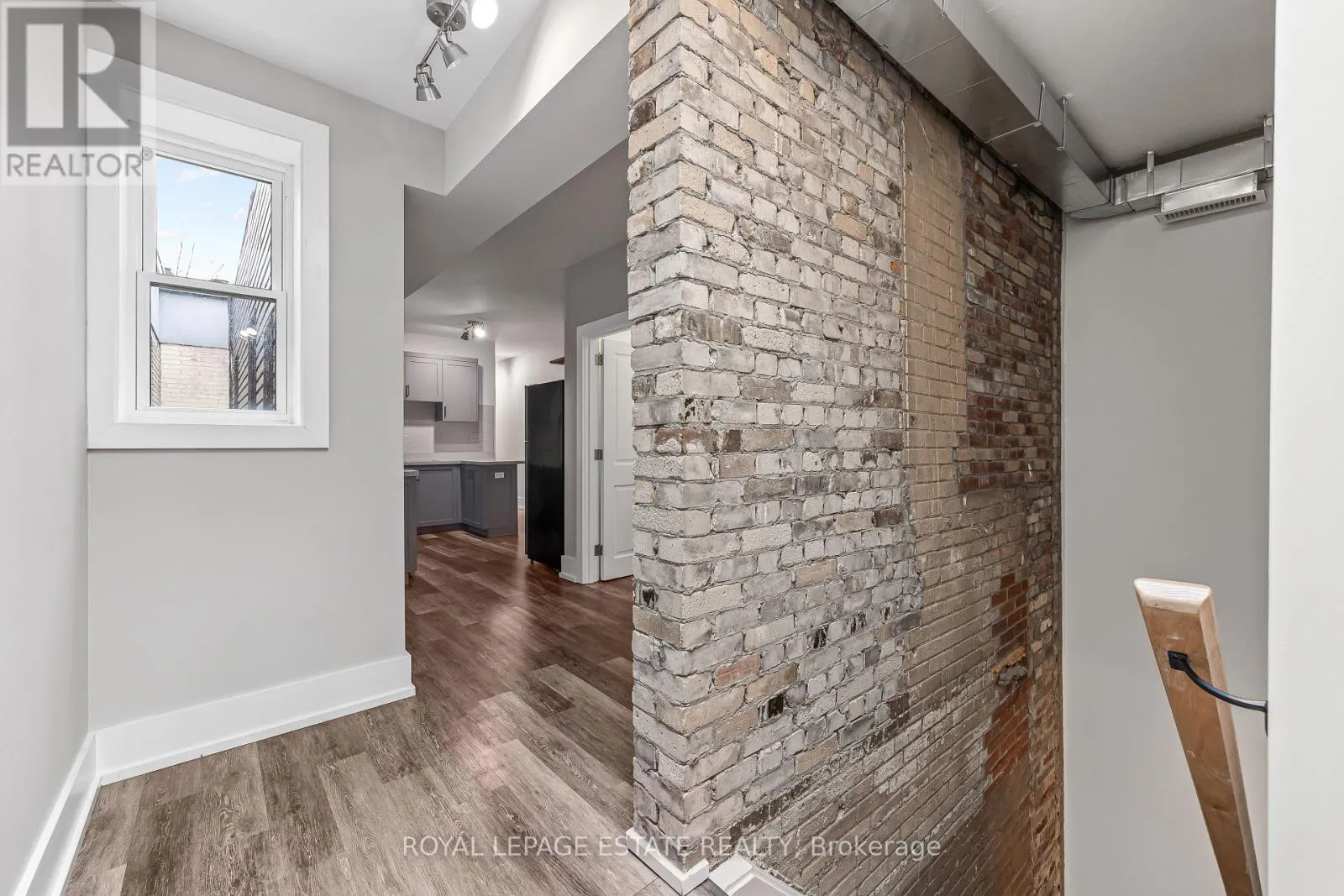 1140 QUEEN STREET E