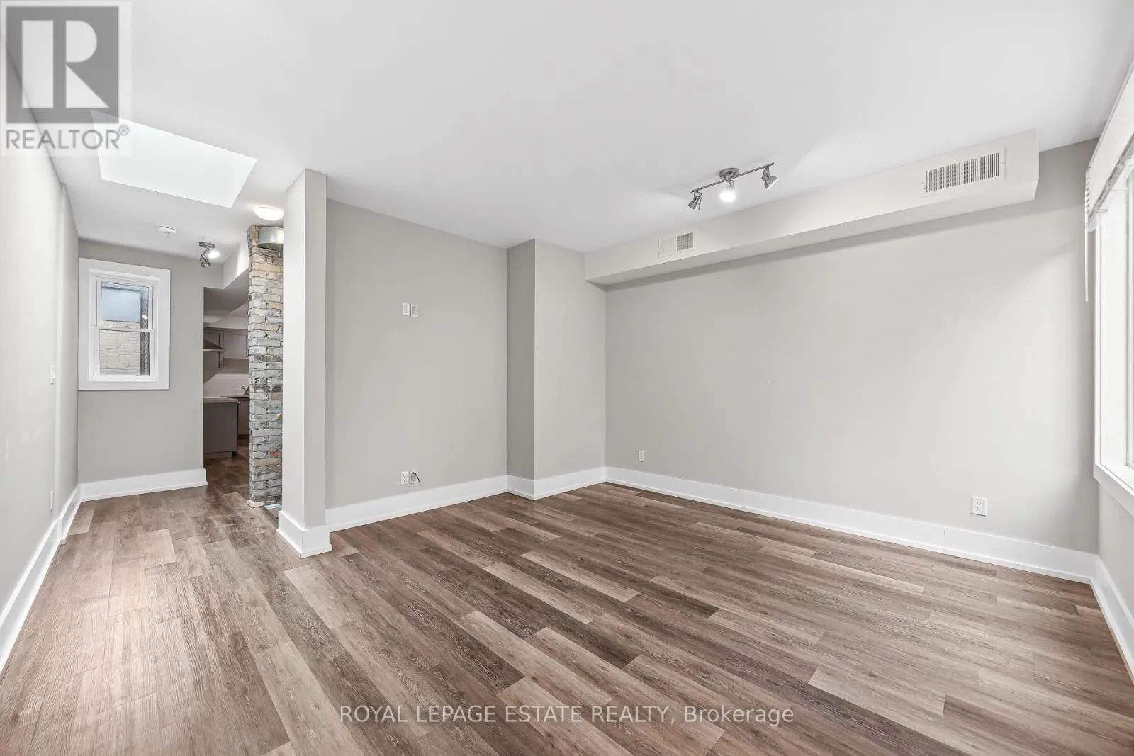 1140 QUEEN STREET E