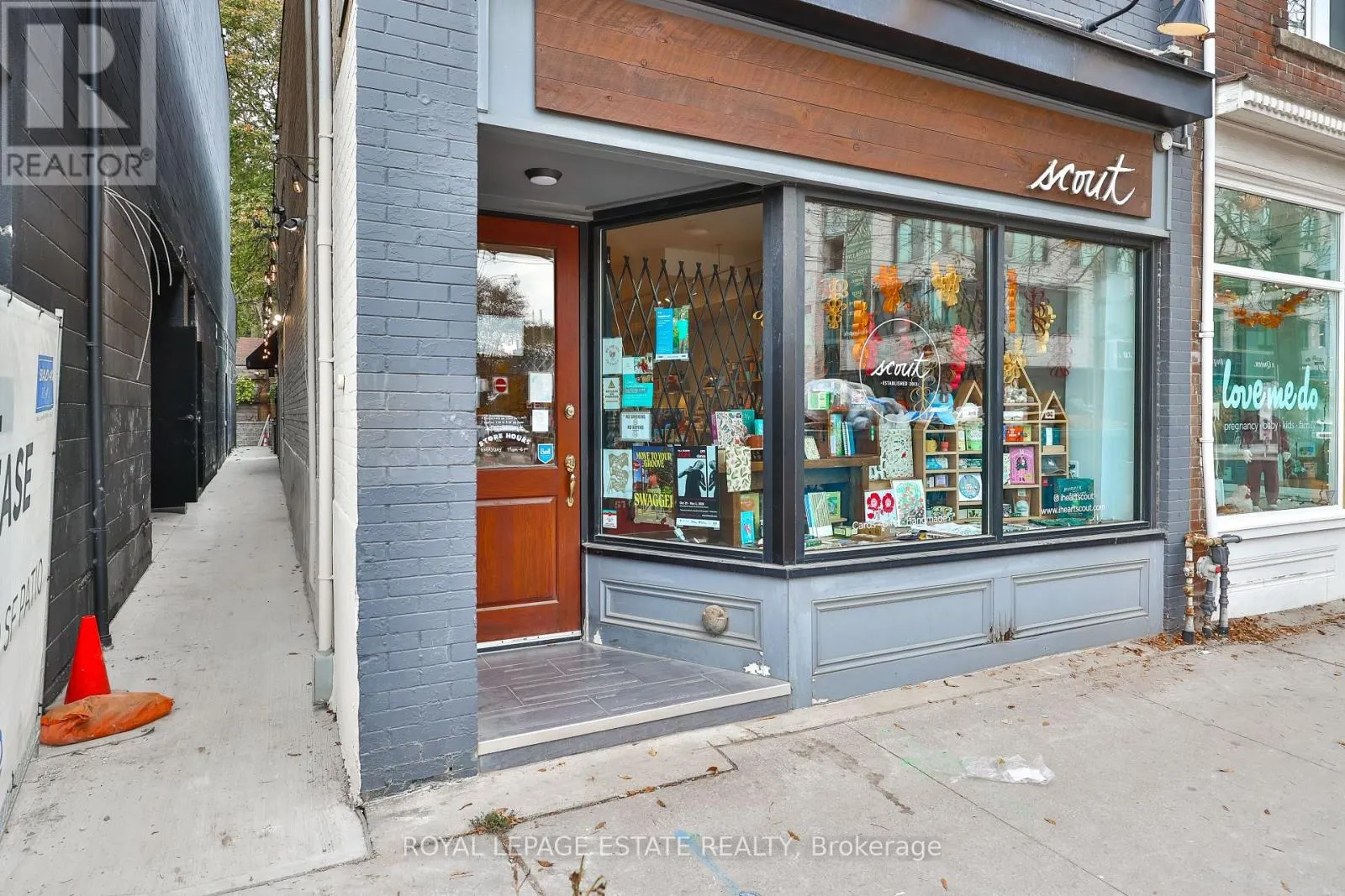 1140 QUEEN STREET E