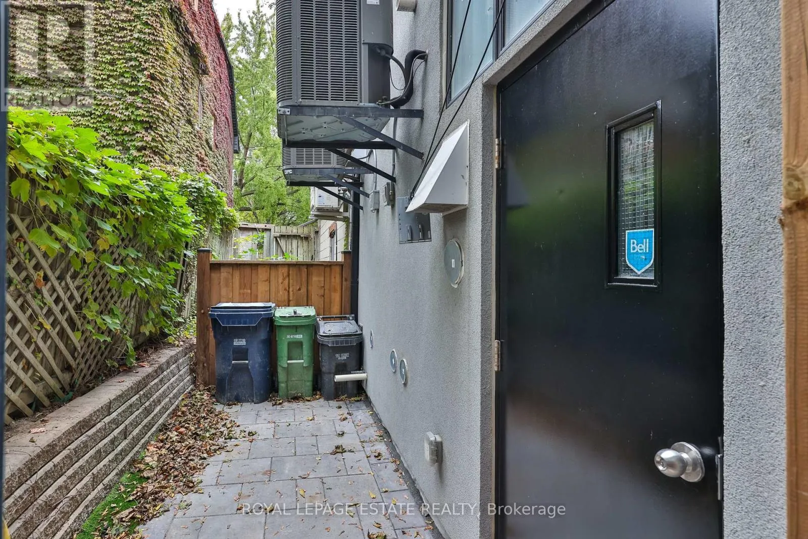 1140 QUEEN STREET E