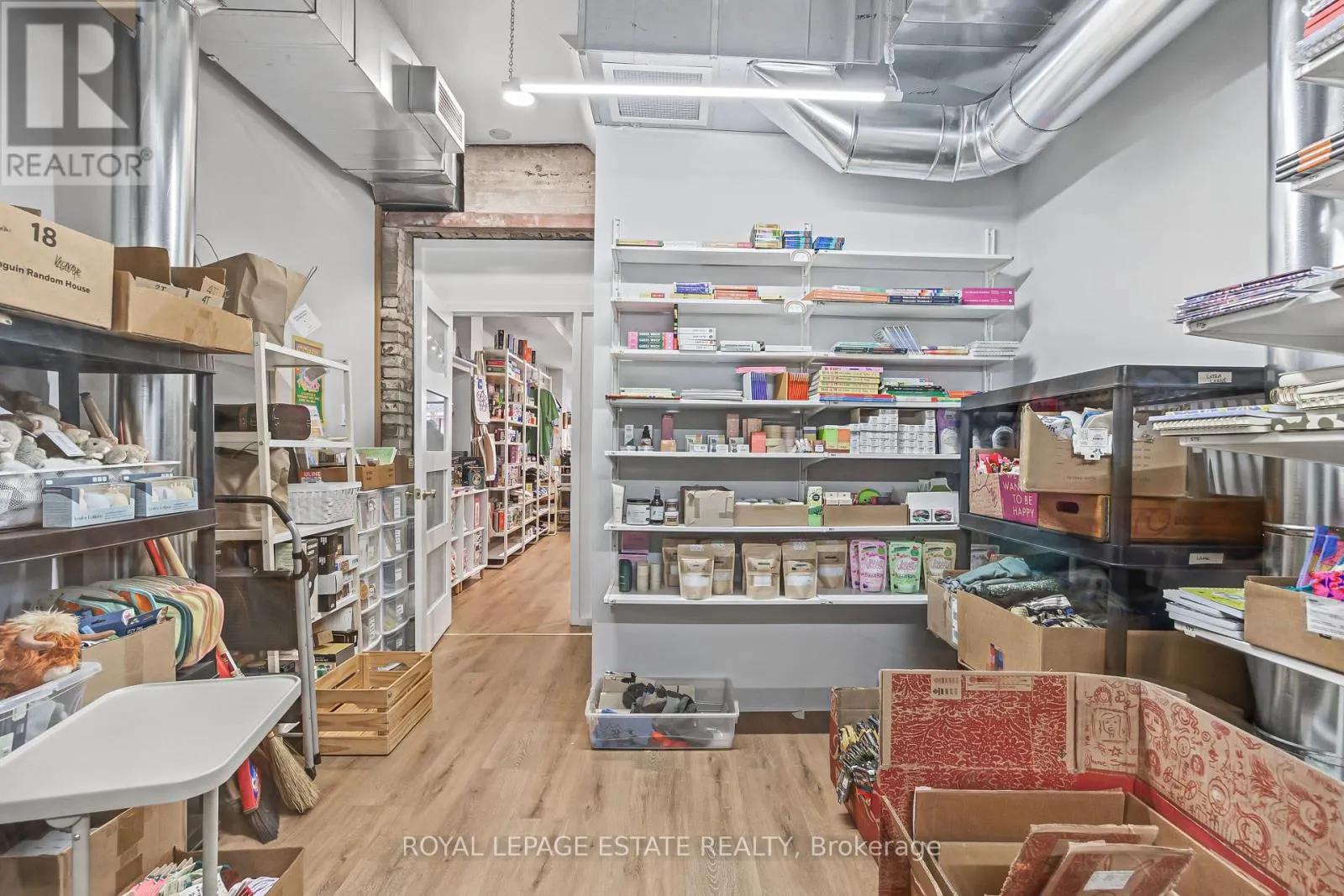 1140 QUEEN STREET E