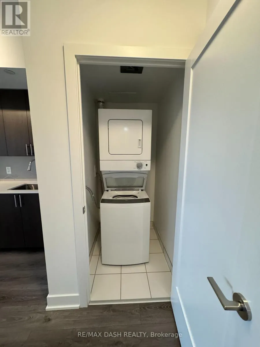 1429 - 2545 SIMCOE STREET N
